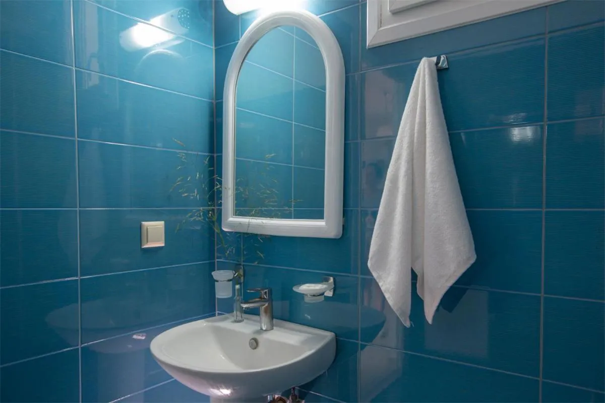 Bathroom in Menes Hotel