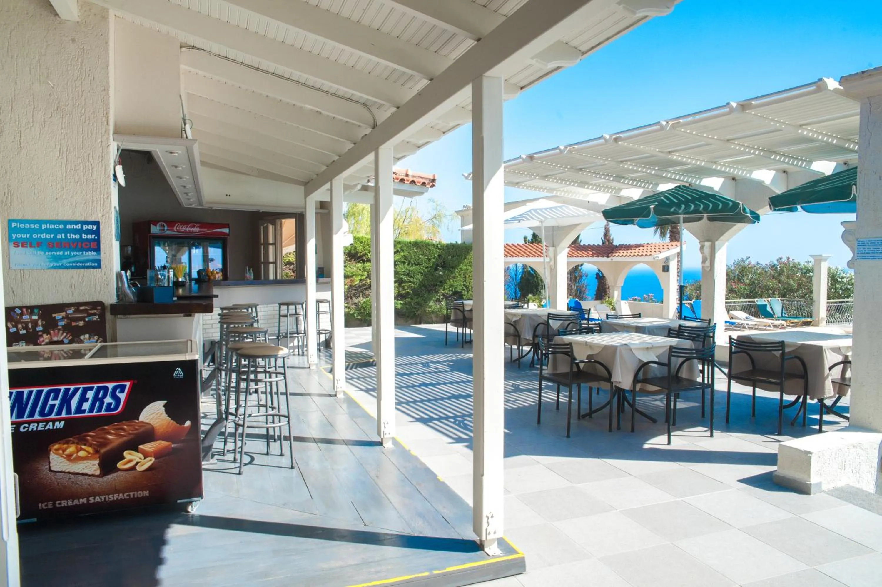 Restaurant/places to eat in Mouikis Sun Village