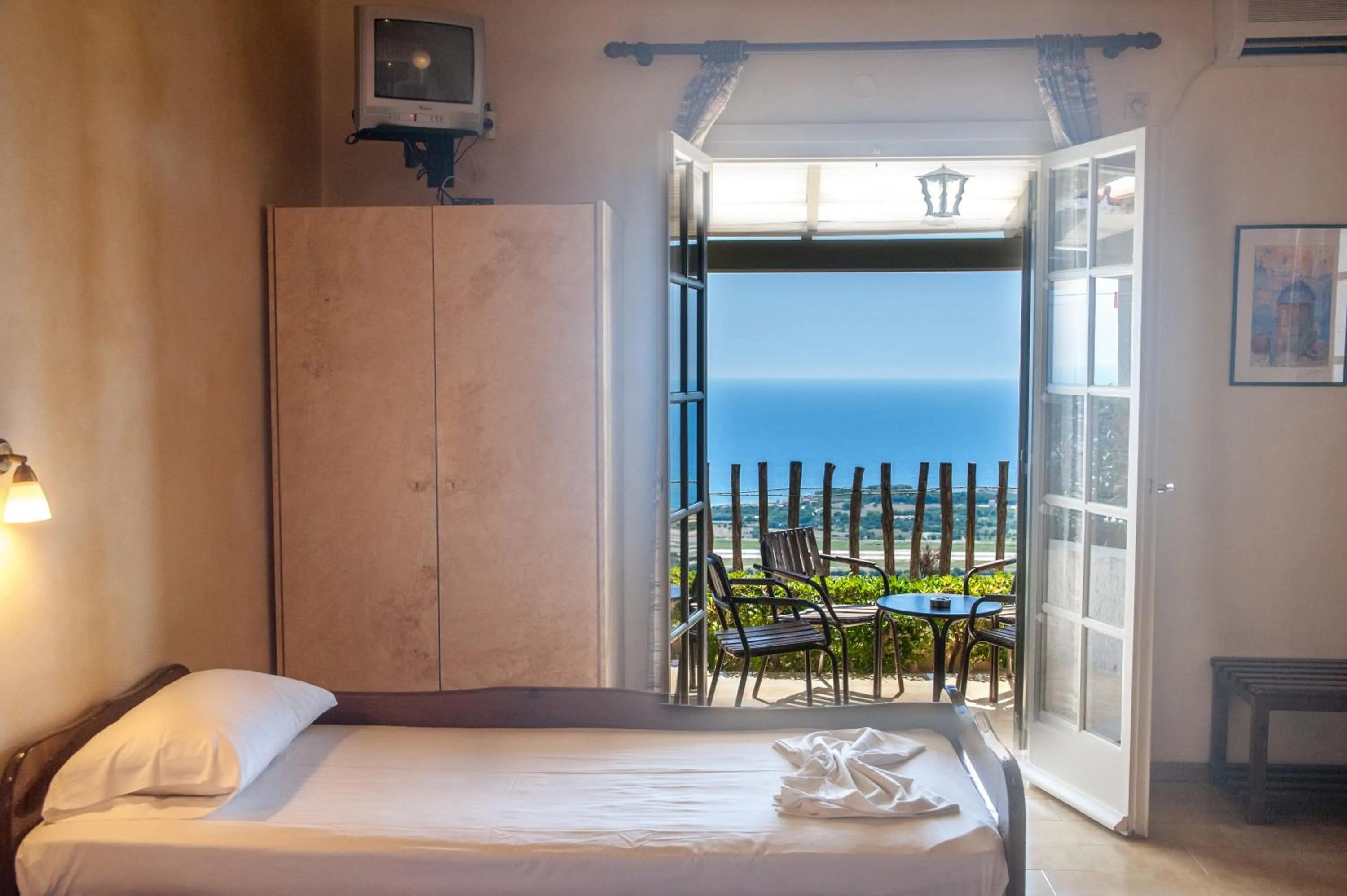 Bed in Mouikis Sun Village