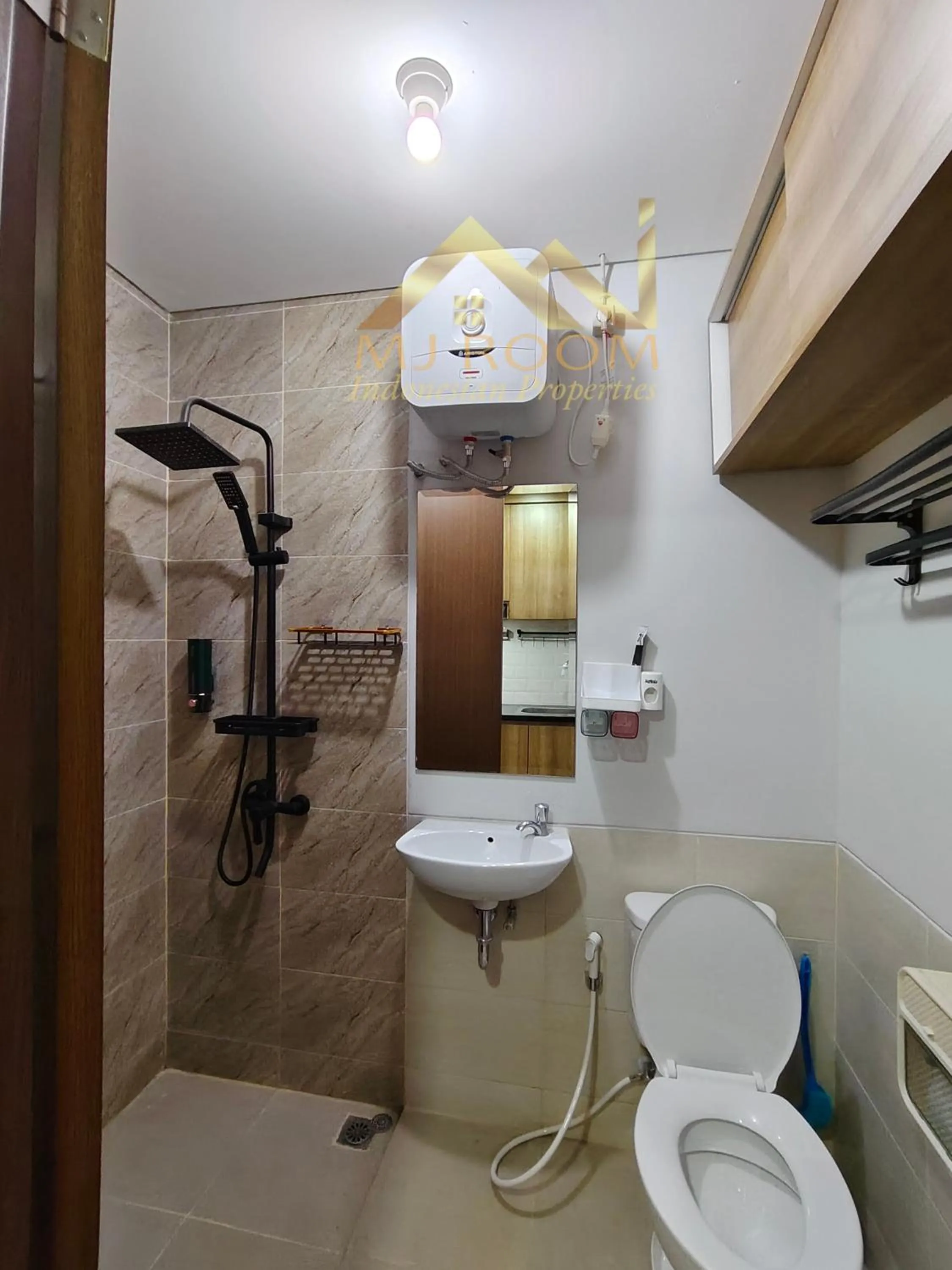 Bathroom in Trans Park Juanda Bekasi By MJ Room
