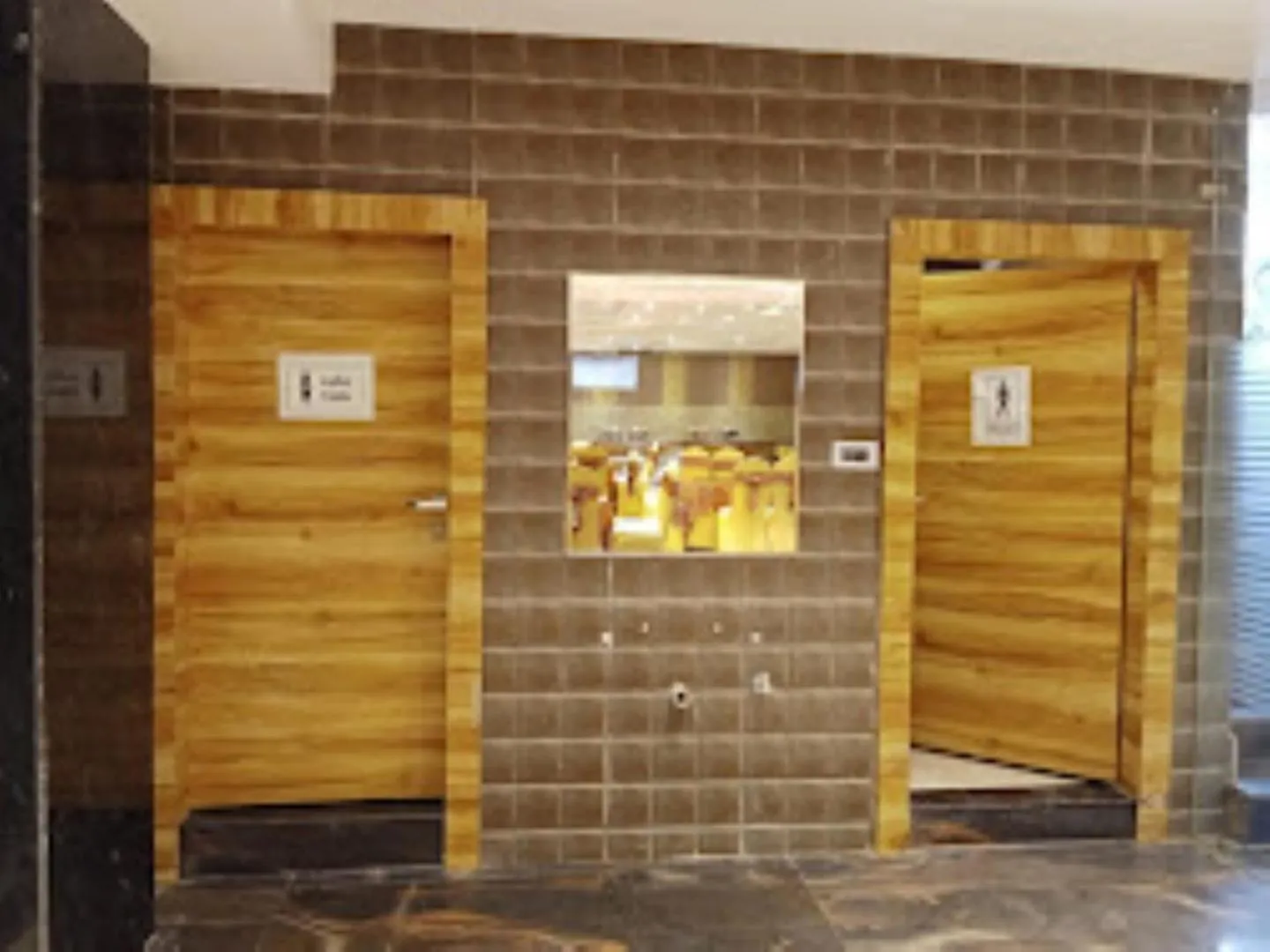 Toilet in Shree Dev Villa Hotel Kanpur