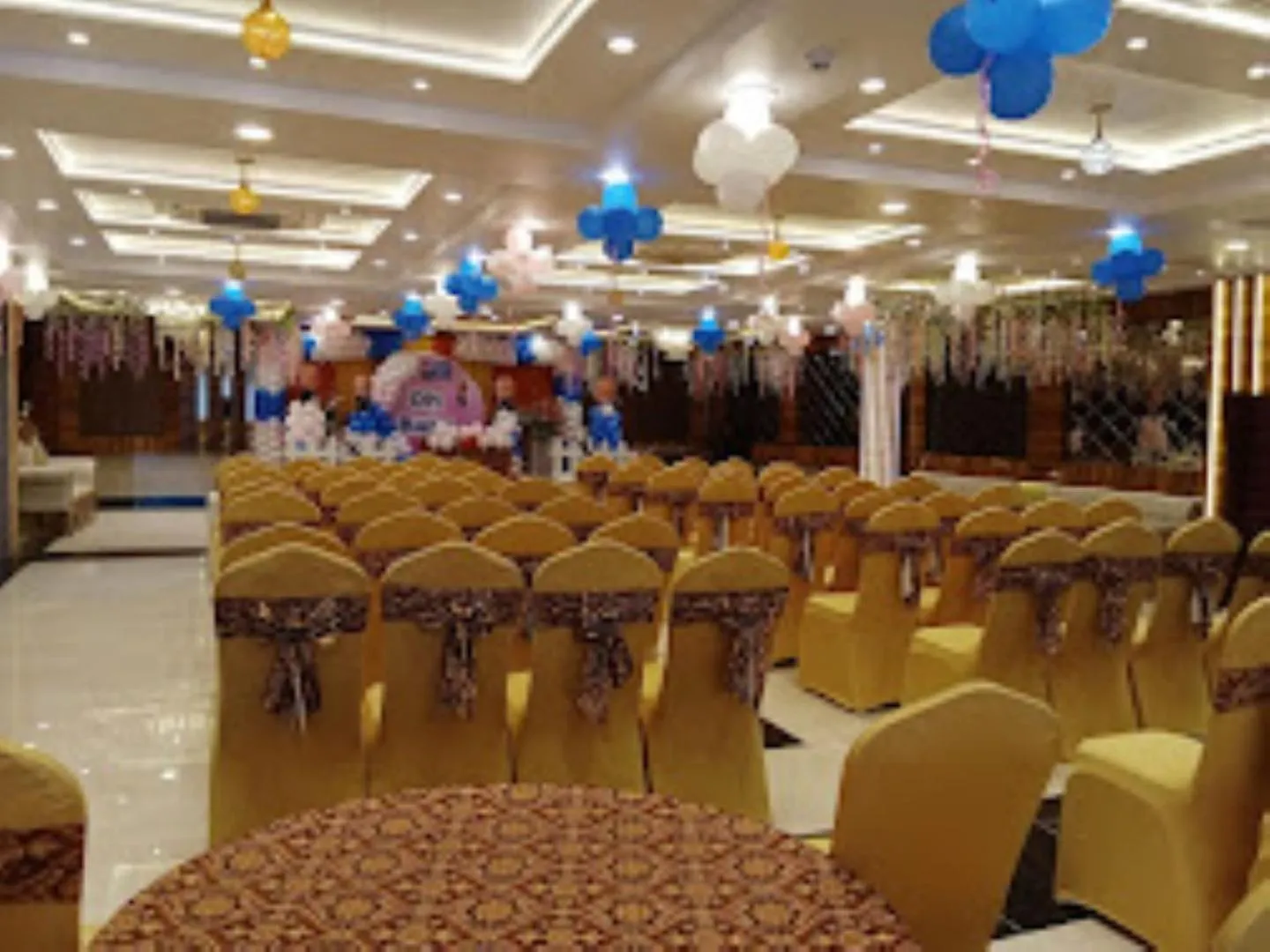 Seating area in Shree Dev Villa Hotel Kanpur