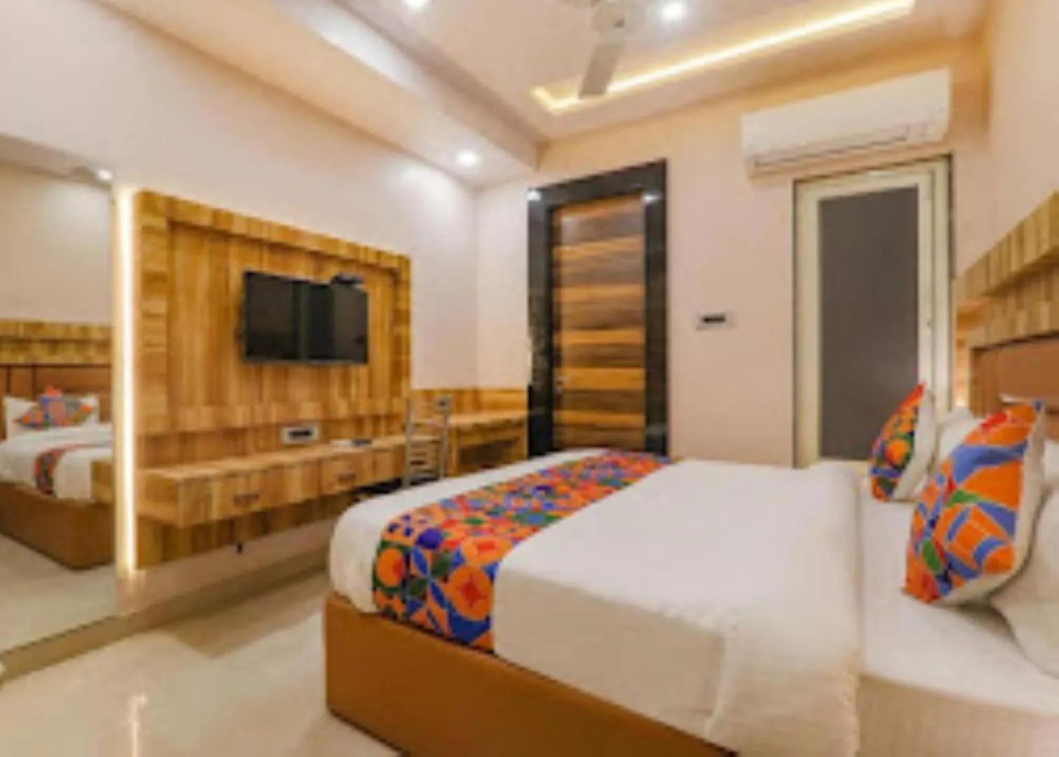 Bed in Shree Dev Villa Hotel Kanpur