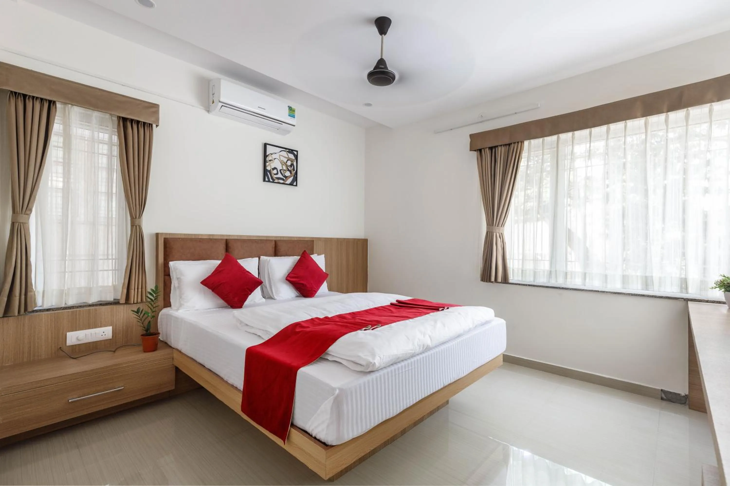 Photo of the whole room, Bed in Sunlight Serviced Apartments