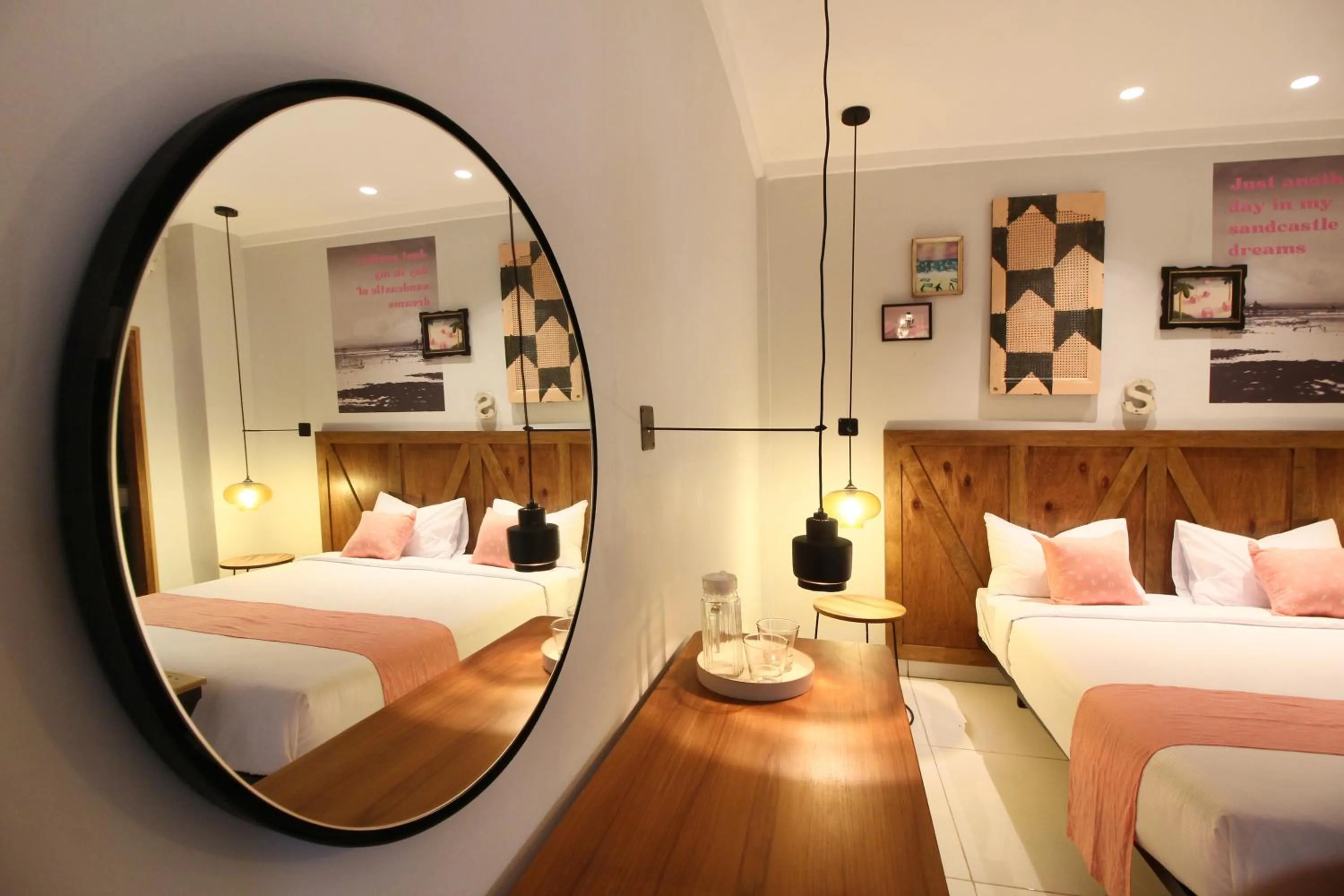 Photo of the whole room, Bed in Seven Boards Canggu