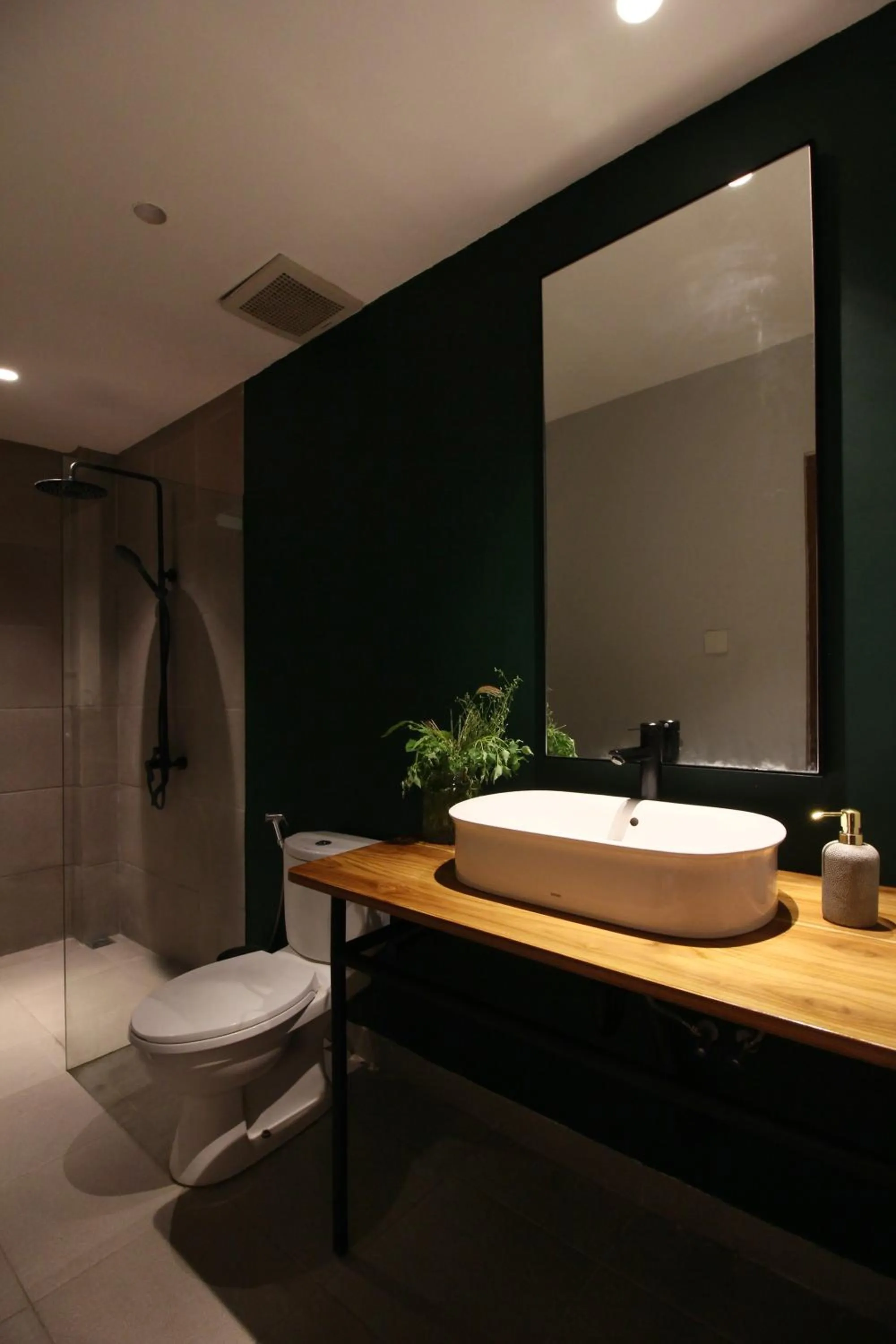 Shower in Seven Boards Canggu