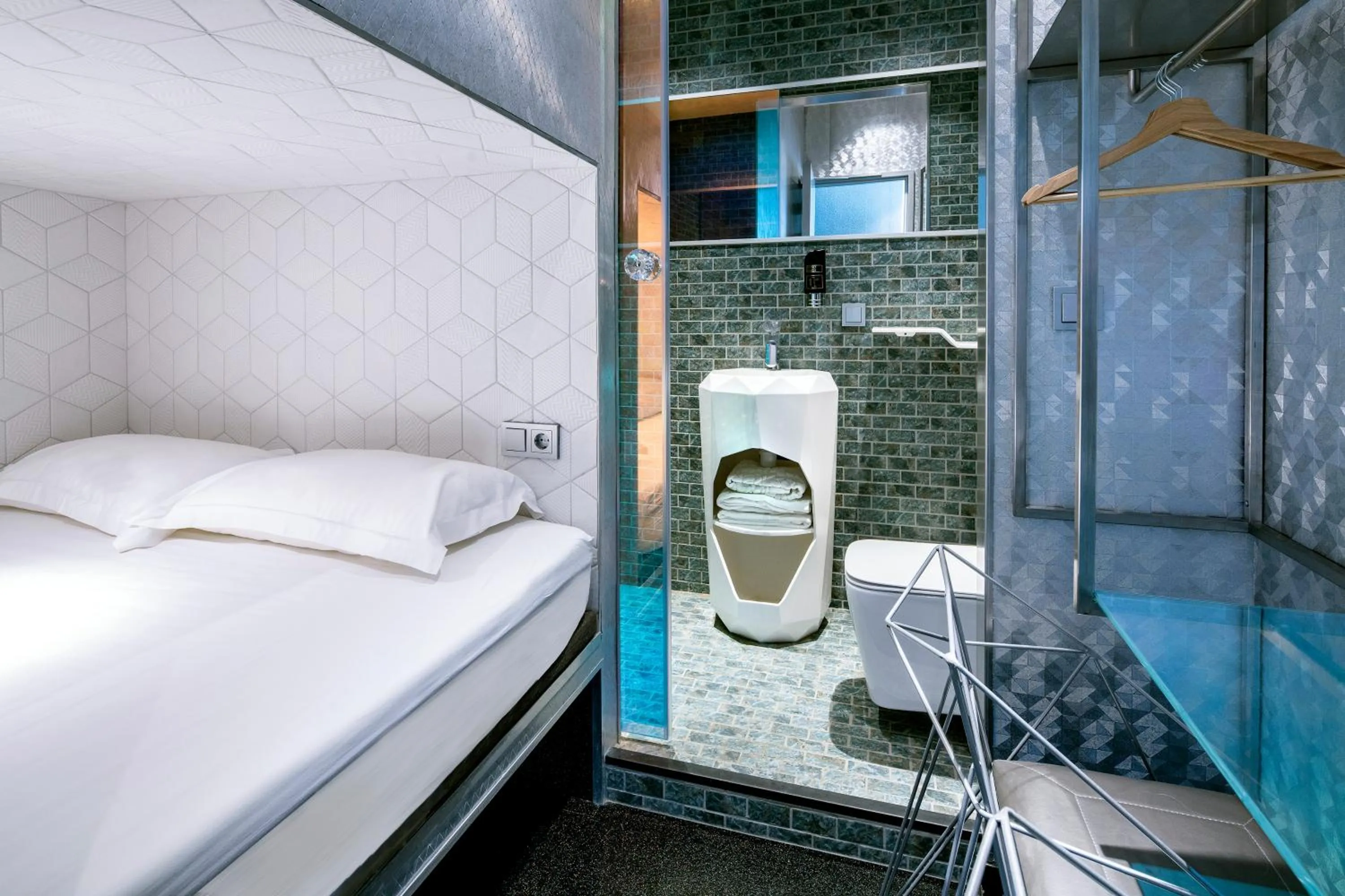Bedroom, Bed in Diamond Capsule Hotel Amsterdam South