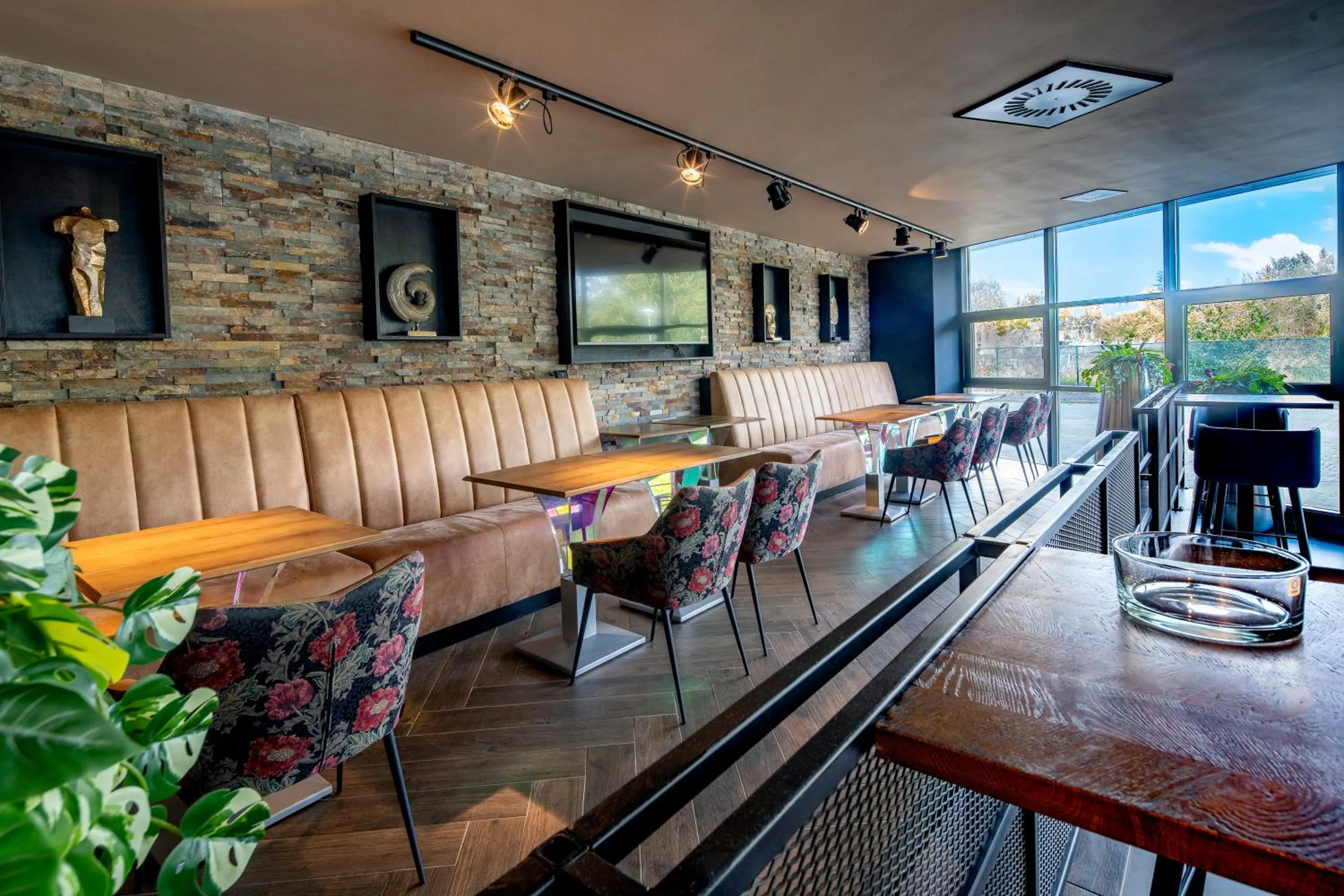 Restaurant/places to eat in Diamond Capsule Hotel Amsterdam South