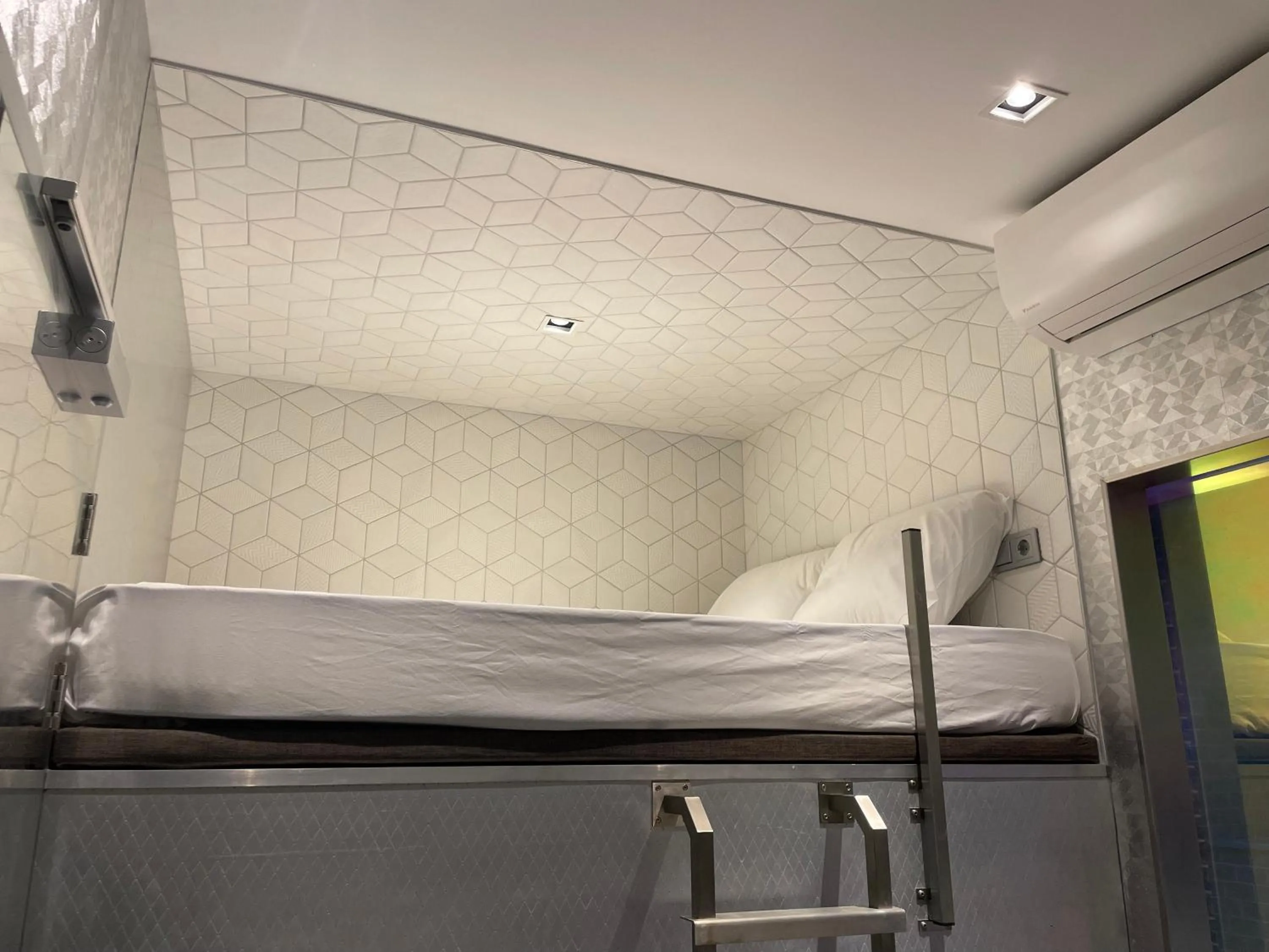 Bedroom, Bed in Diamond Capsule Hotel Amsterdam South