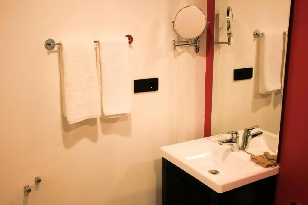 Shower in THINK HOTEL