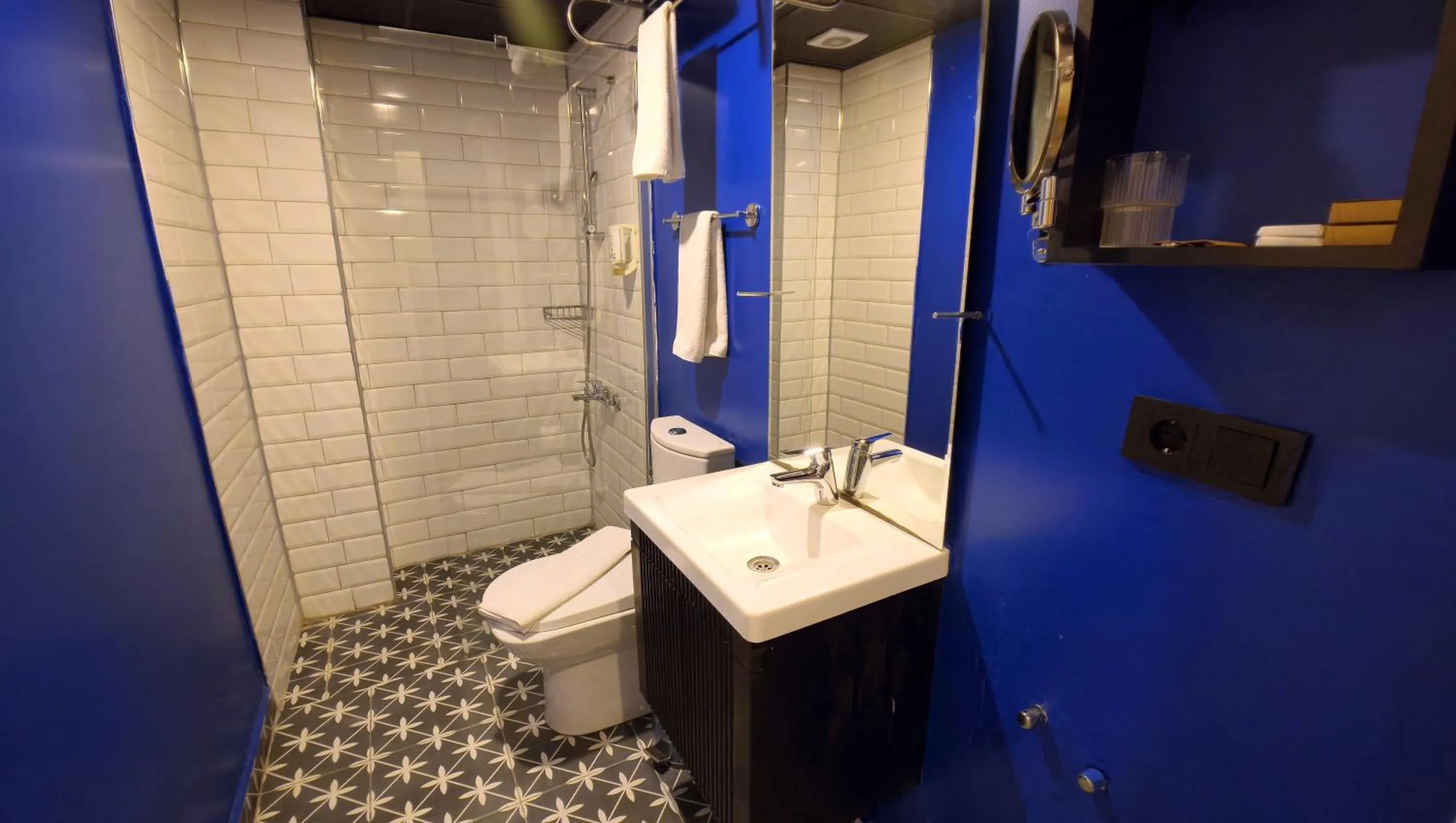 Shower in THINK HOTEL