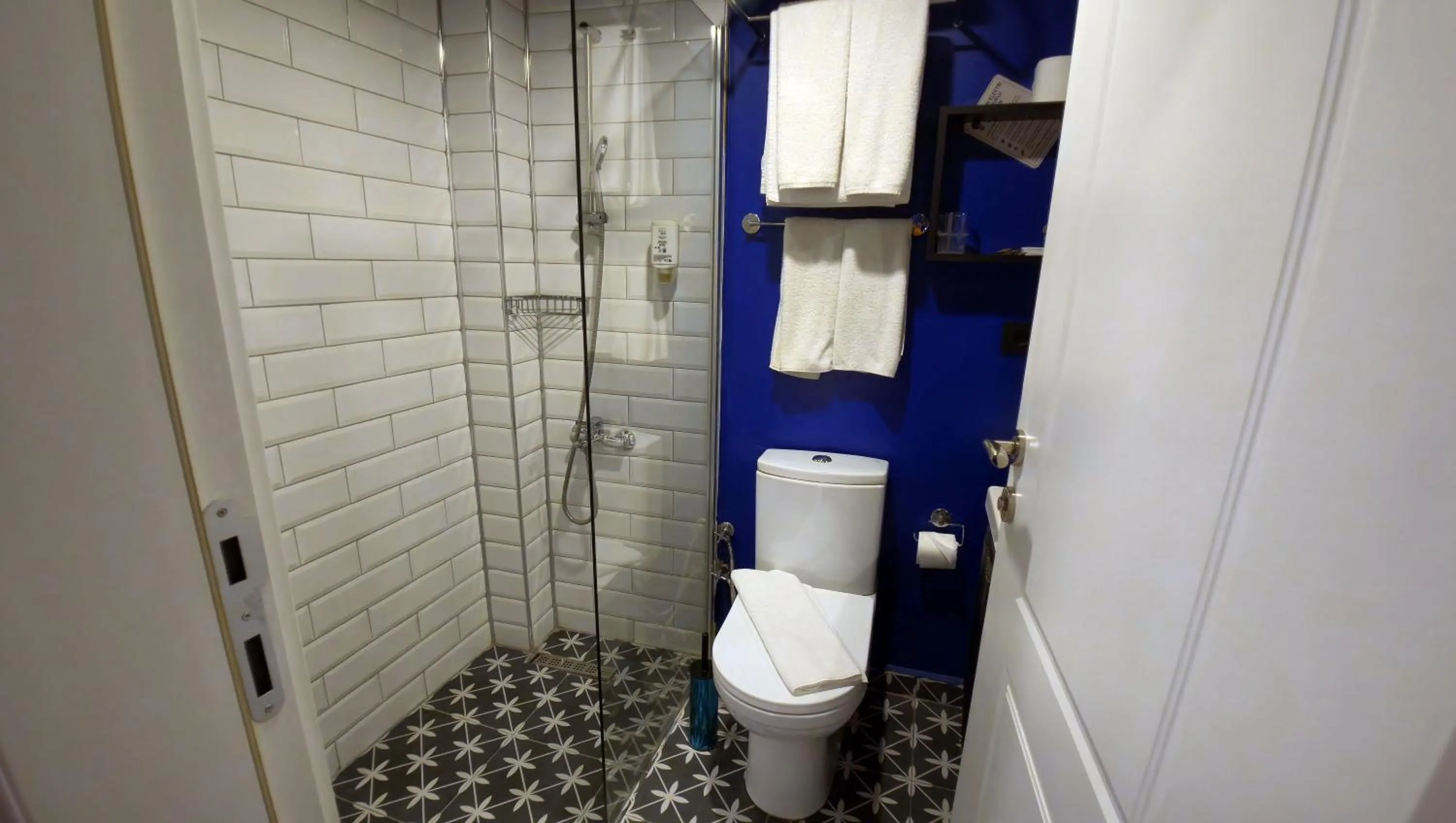 Shower in THINK HOTEL