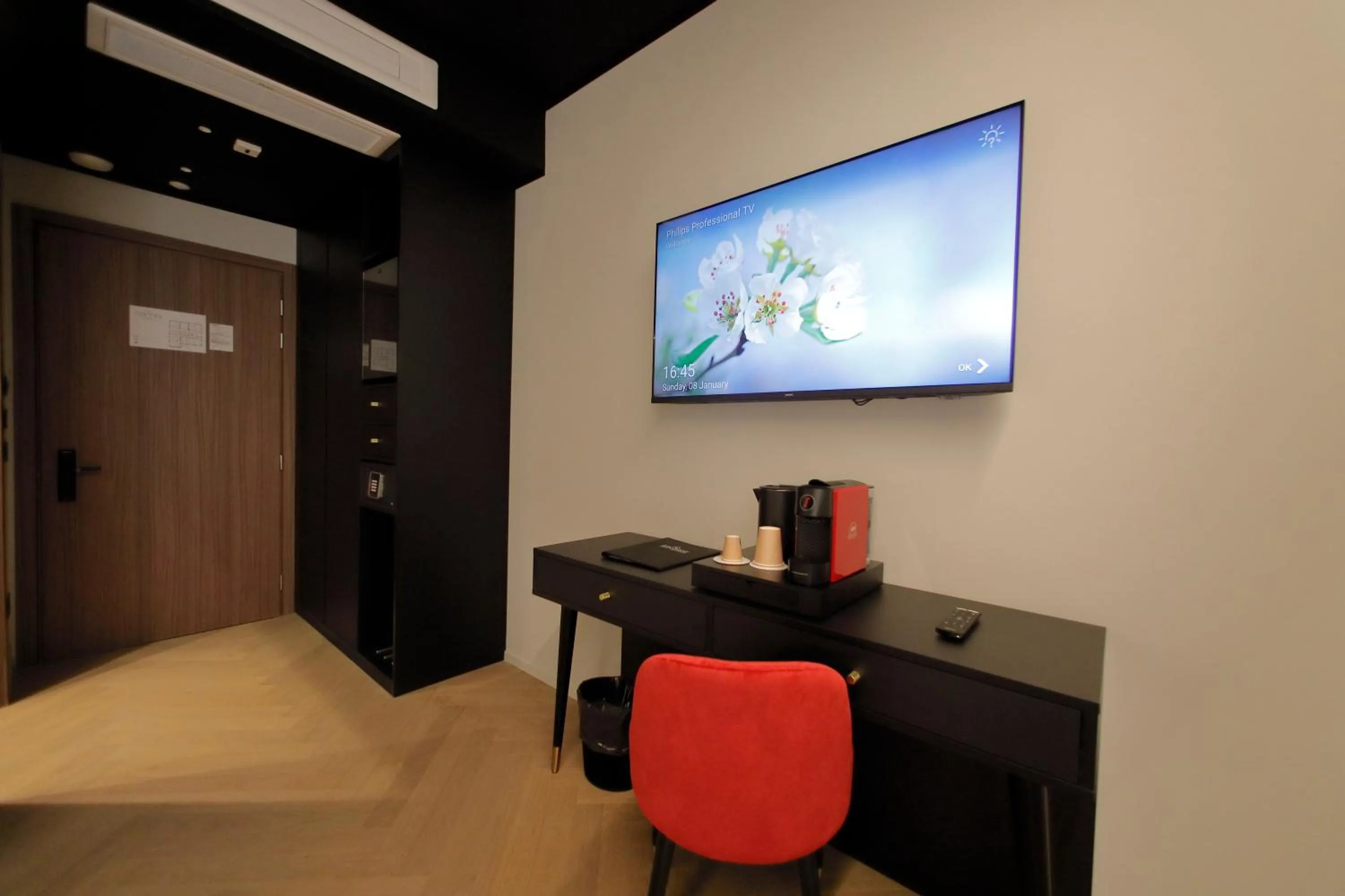 TV and multimedia in Hotel Namia by Dori