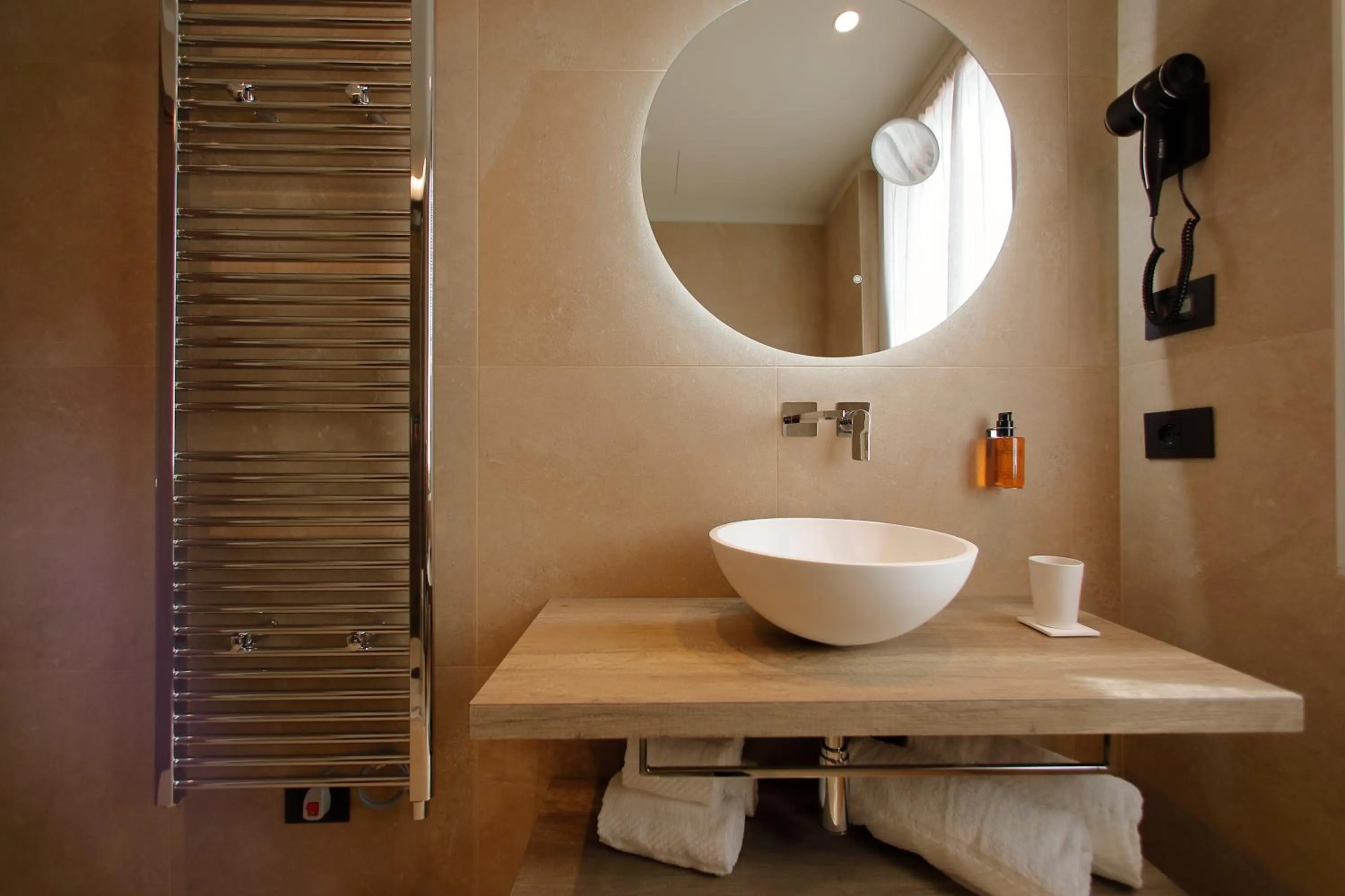 Bathroom in Hotel Namia by Dori