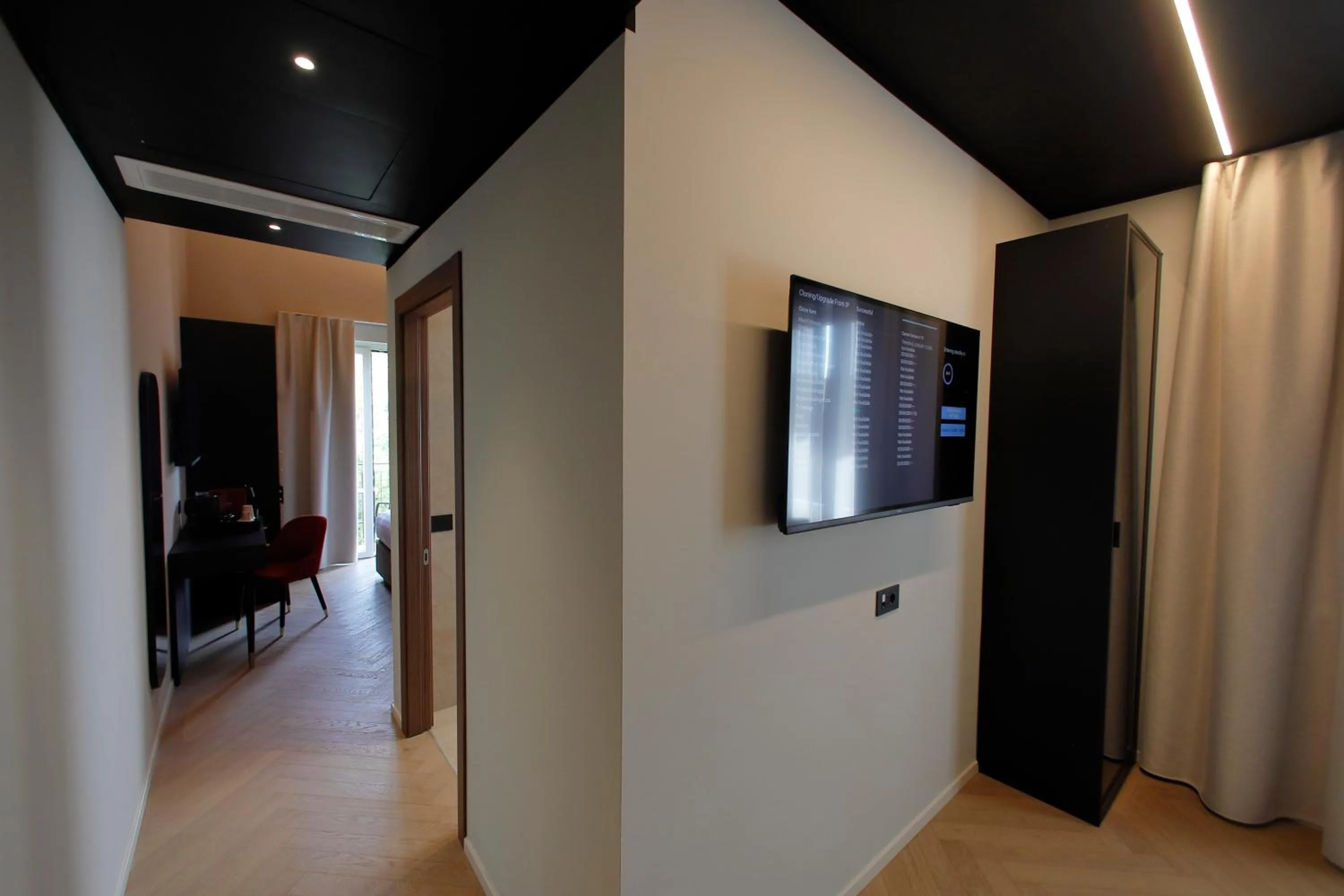 Photo of the whole room in Hotel Namia by Dori