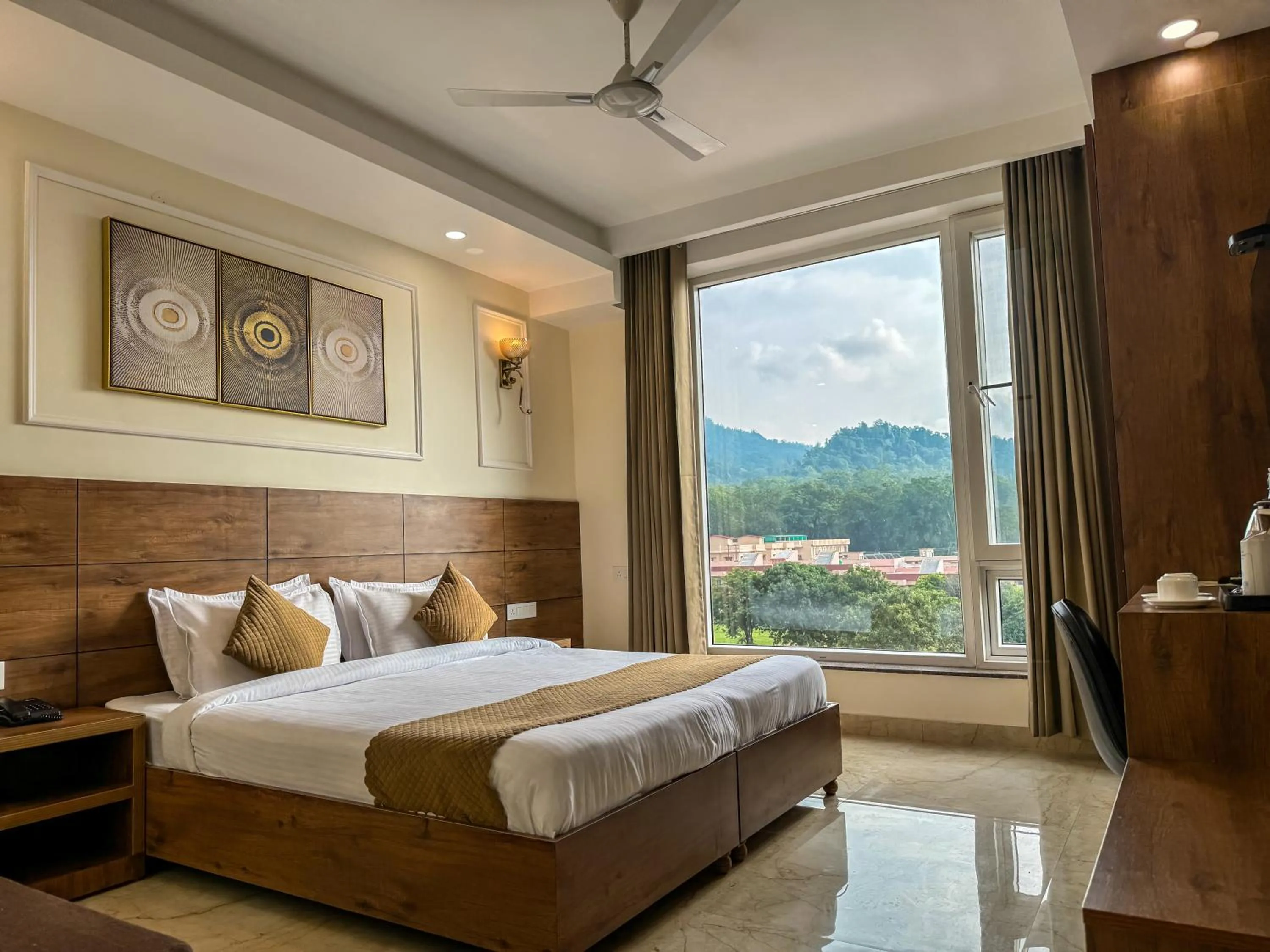 Bedroom, Bed in Hotel Nirvana Bliss, Behind Parmarth Niketan