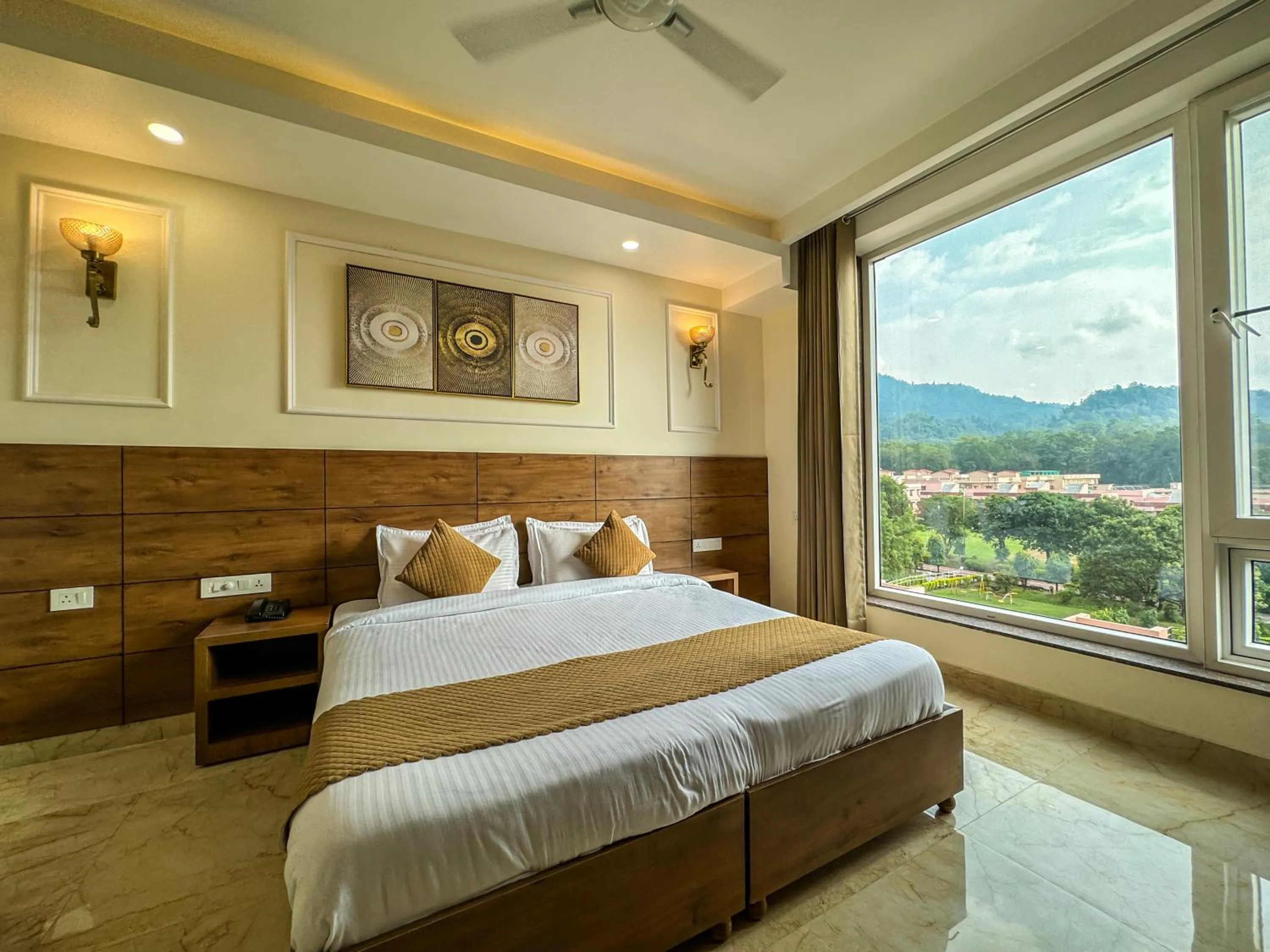 Bedroom, Bed in Hotel Nirvana Bliss, Behind Parmarth Niketan