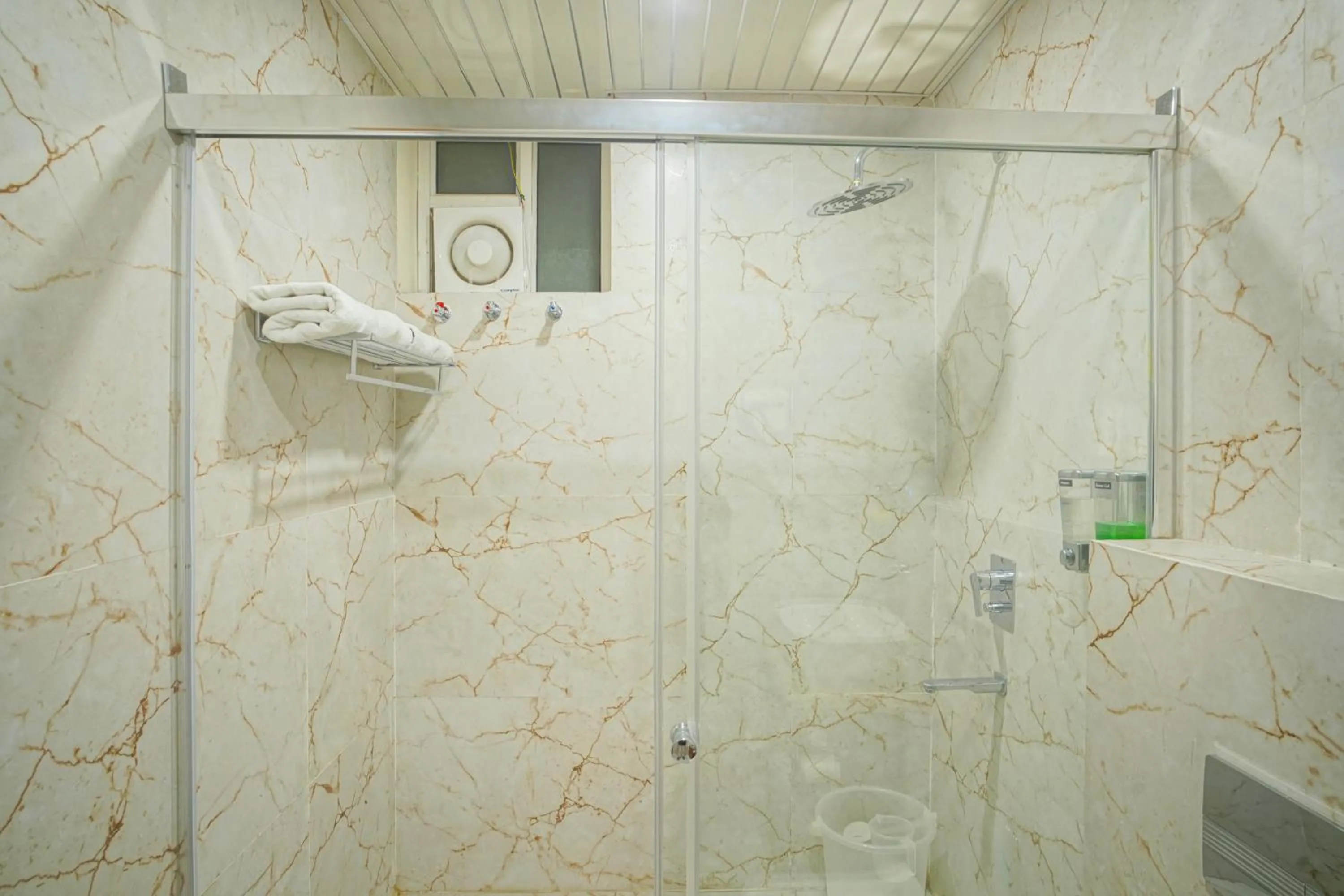 Shower in Hotel Nirvana Bliss, Behind Parmarth Niketan