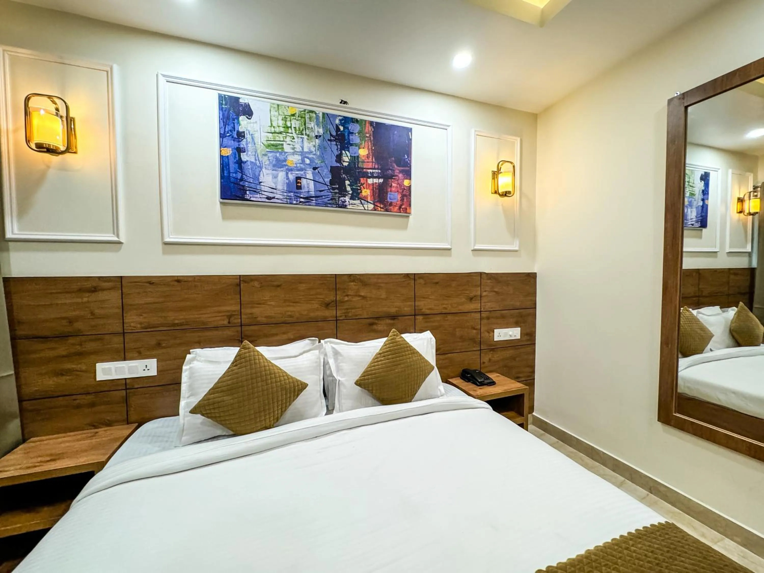 Bedroom, Bed in Hotel Nirvana Bliss, Behind Parmarth Niketan