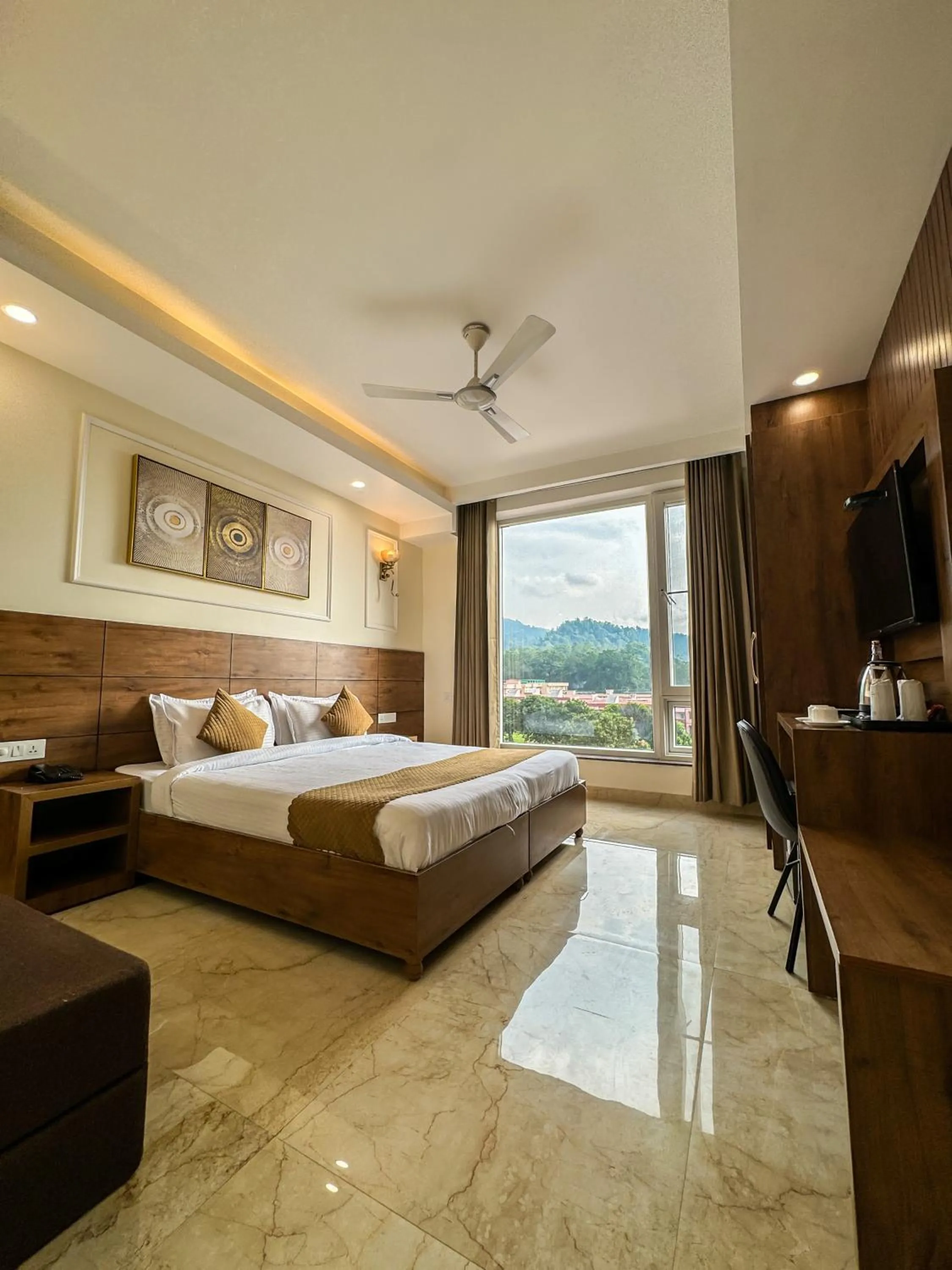 Bedroom, Bed in Hotel Nirvana Bliss, Behind Parmarth Niketan