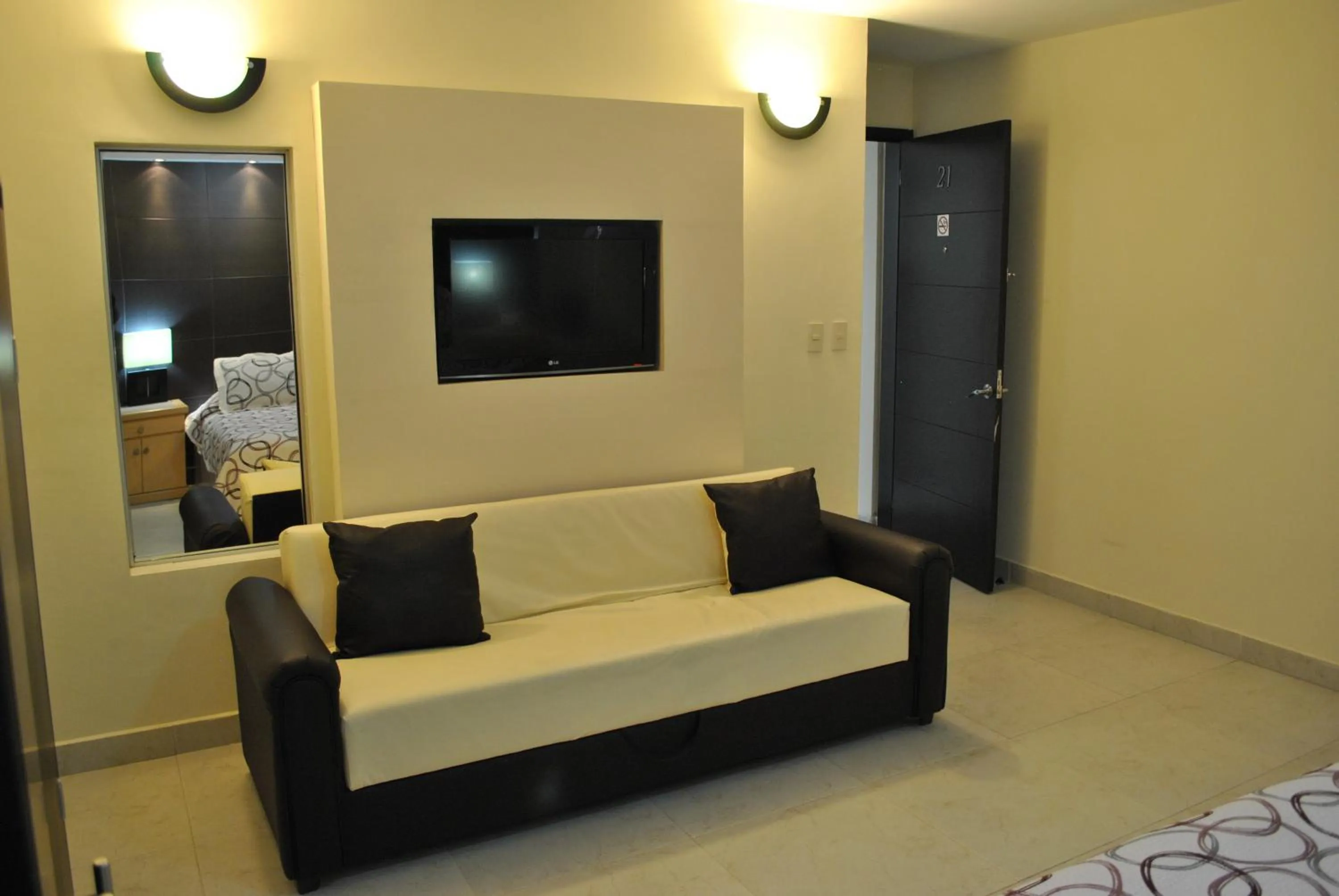 Photo of the whole room in Hotel La Torre San Francisco