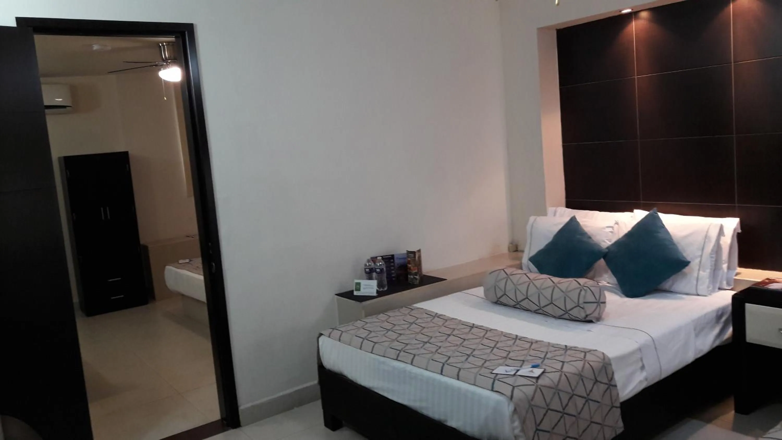 Photo of the whole room in Hotel La Torre San Francisco