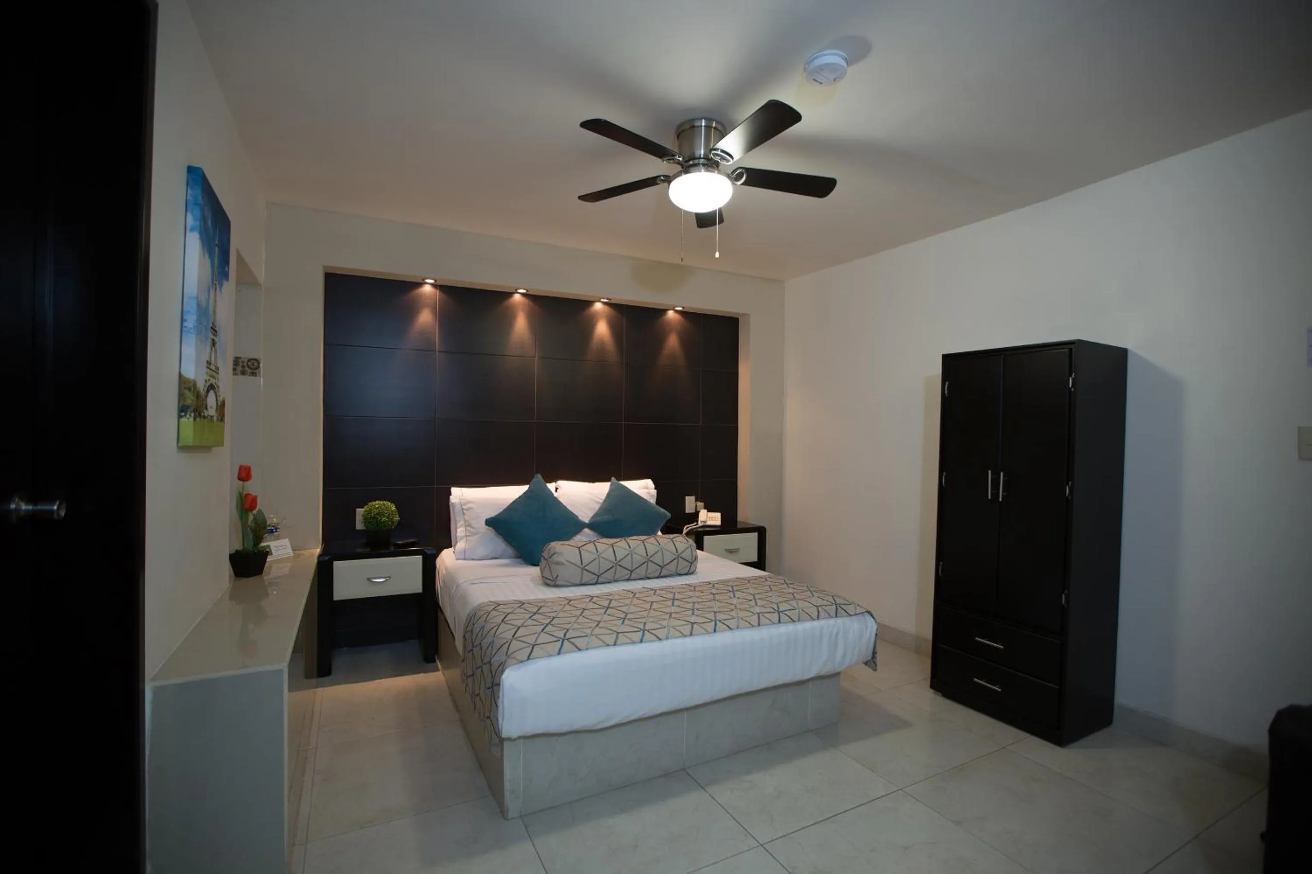 Bed in Hotel La Torre San Francisco