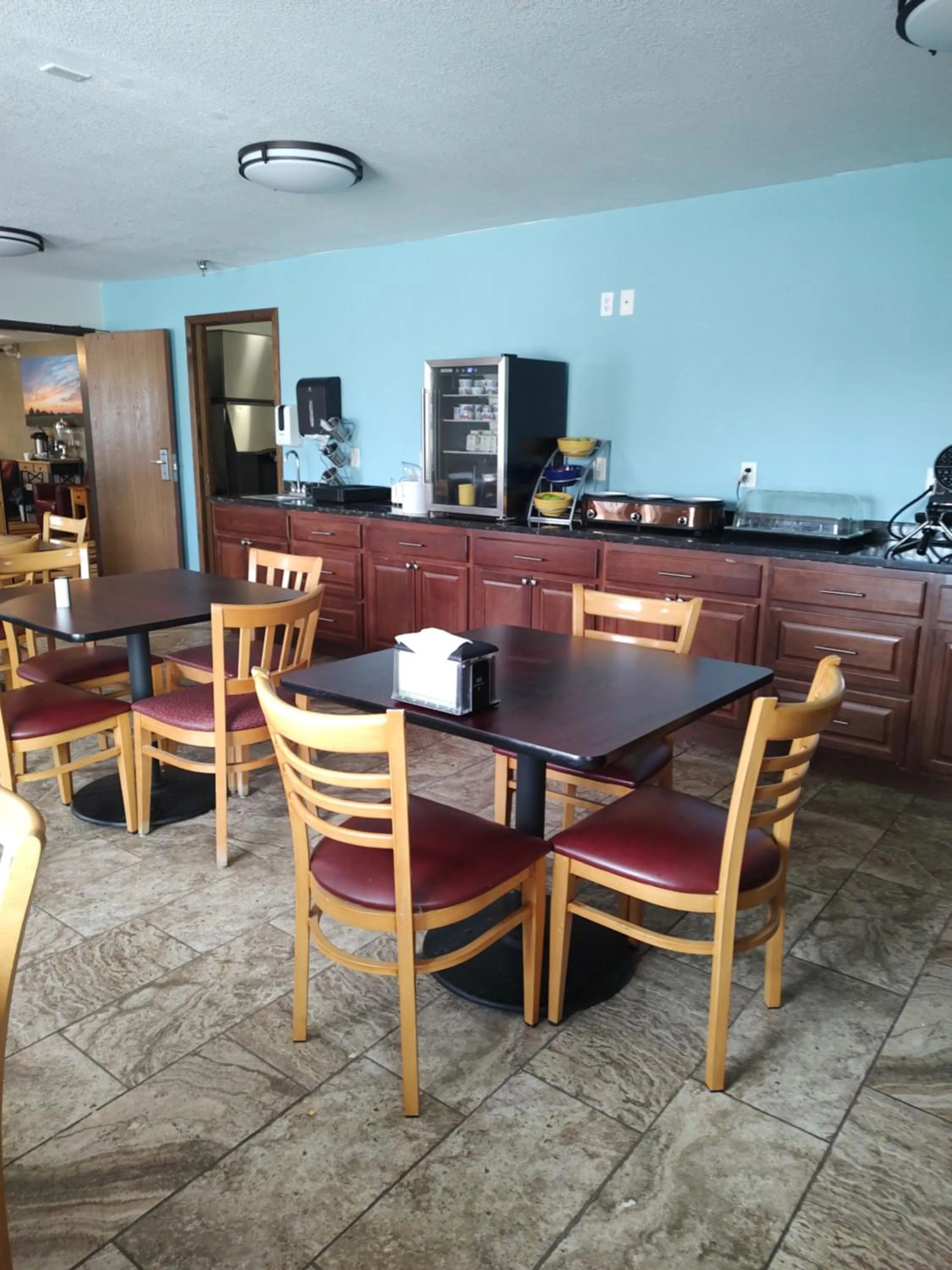 Breakfast in Days Inn & Suites by Wyndham Fargo 19th Ave/Airport Dome