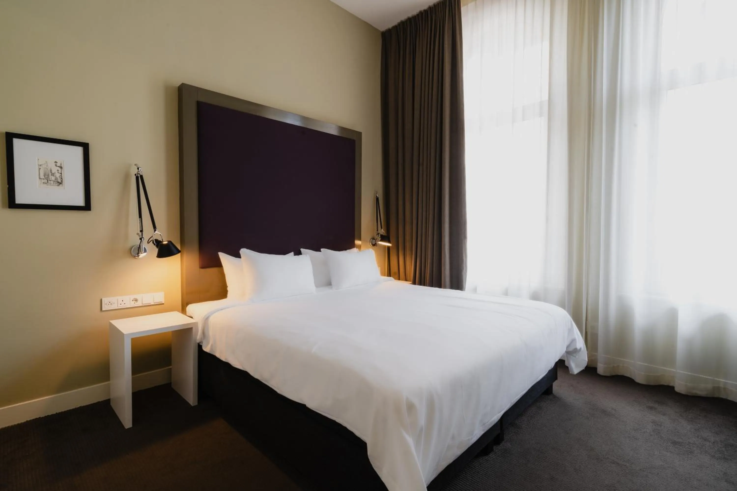 Bed in Hotel Roemer Amsterdam