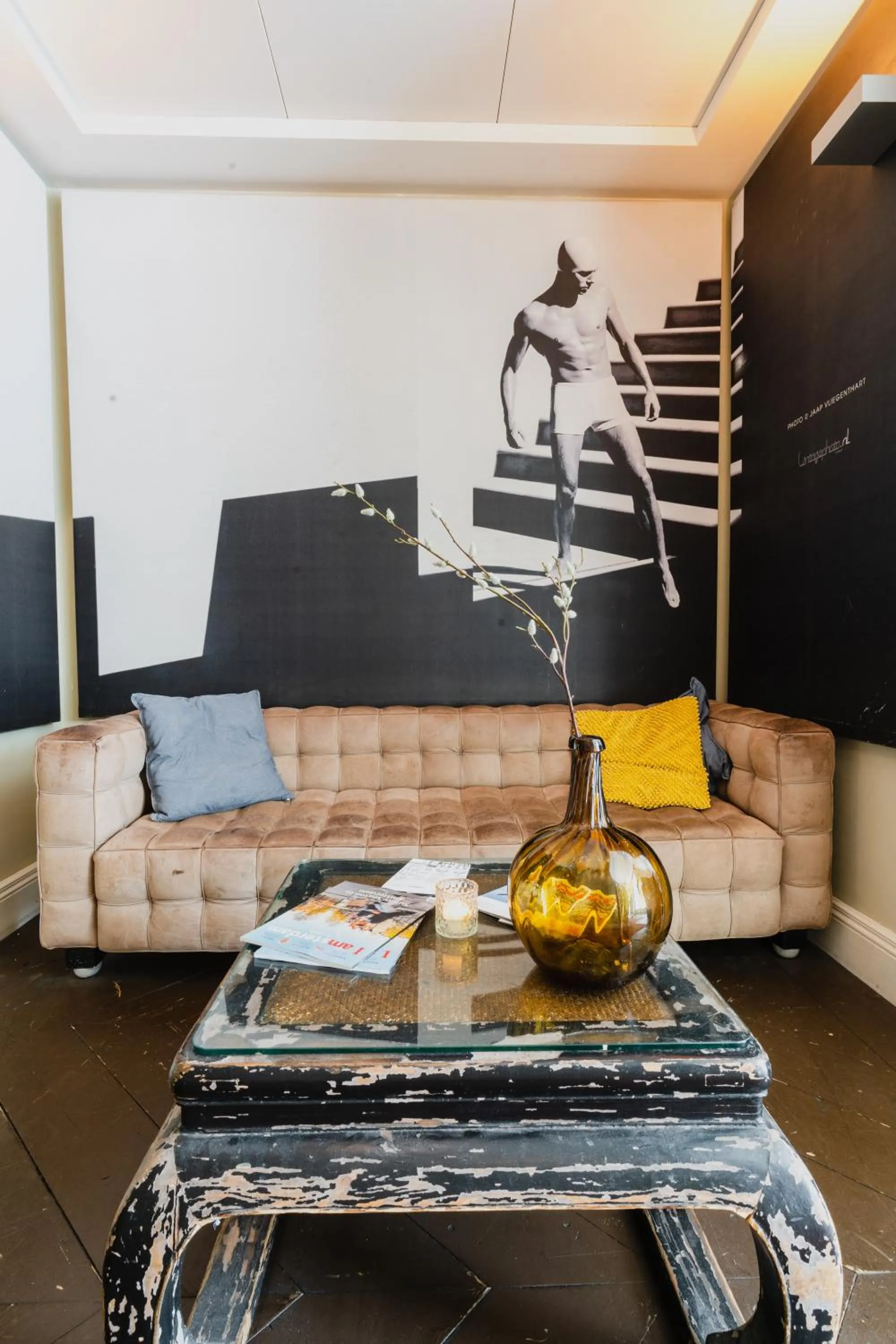 Communal lounge/ TV room in Hotel Roemer Amsterdam