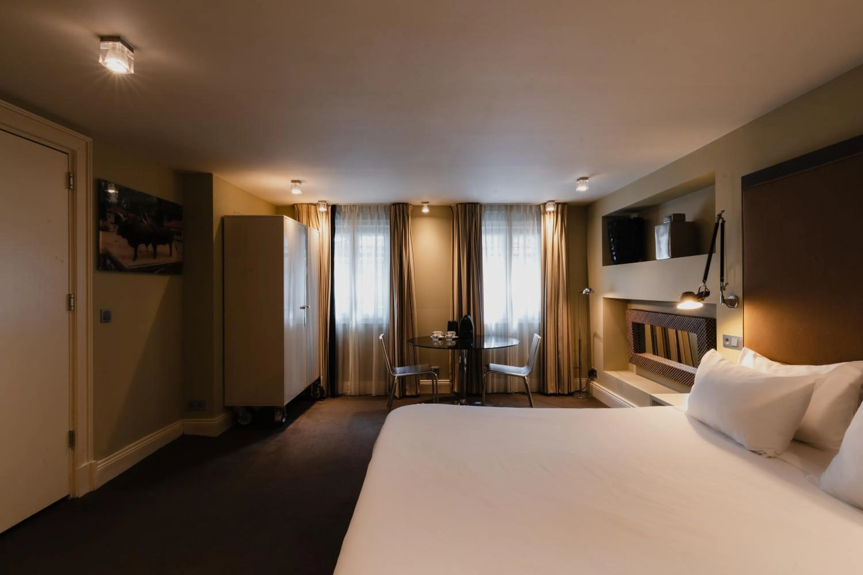 Bed in Hotel Roemer Amsterdam