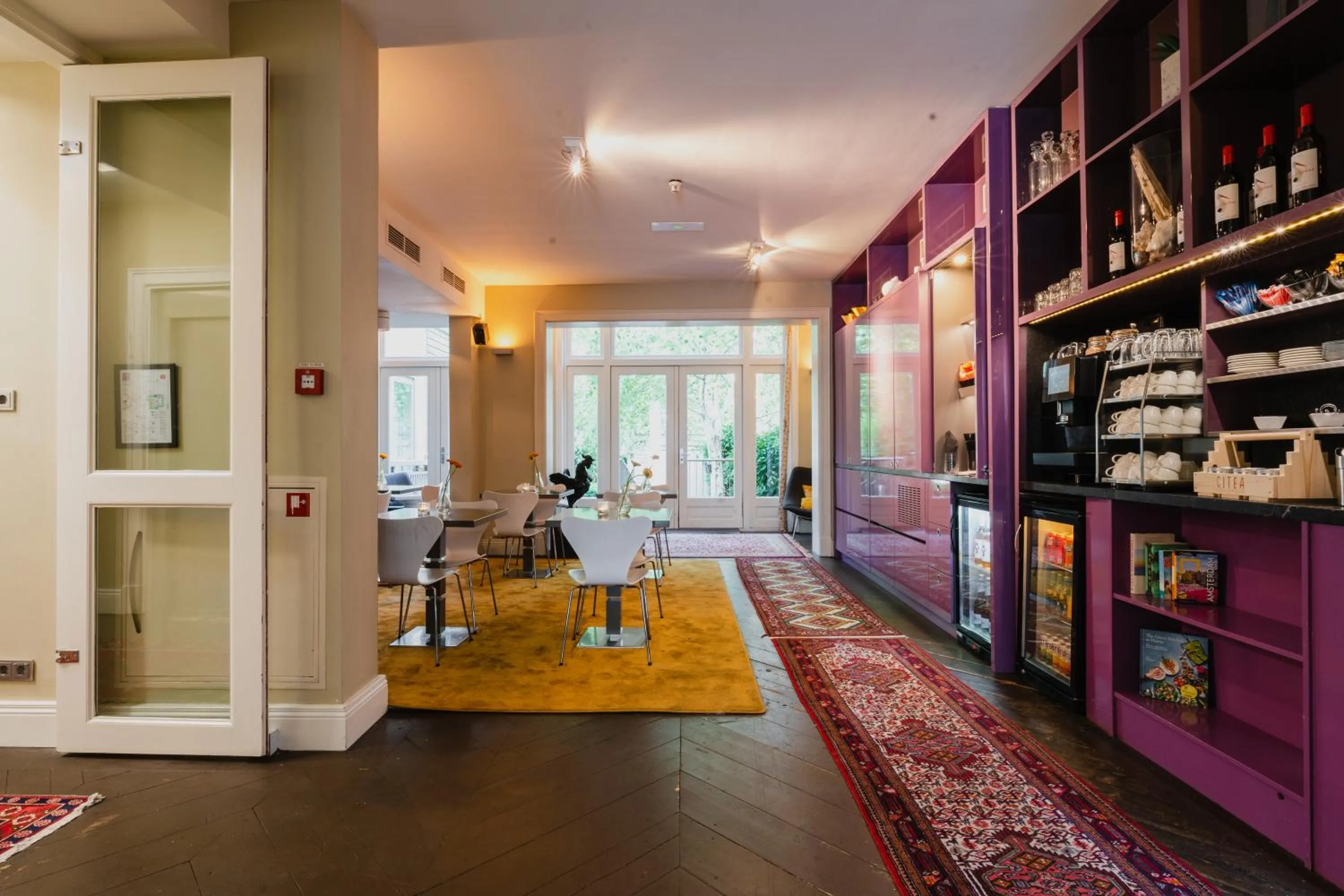 Communal lounge/ TV room in Hotel Roemer Amsterdam