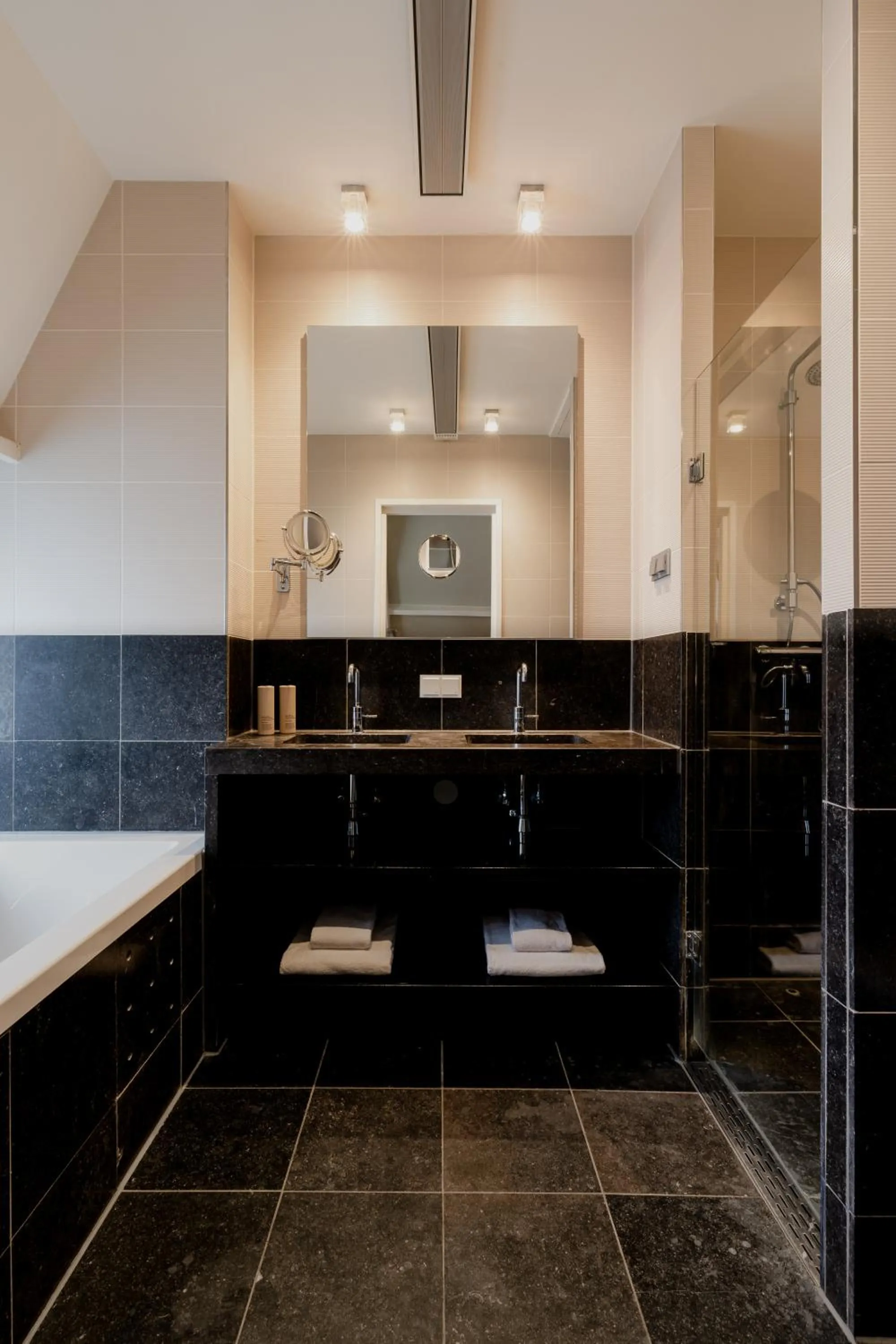 Bathroom in Hotel Roemer Amsterdam