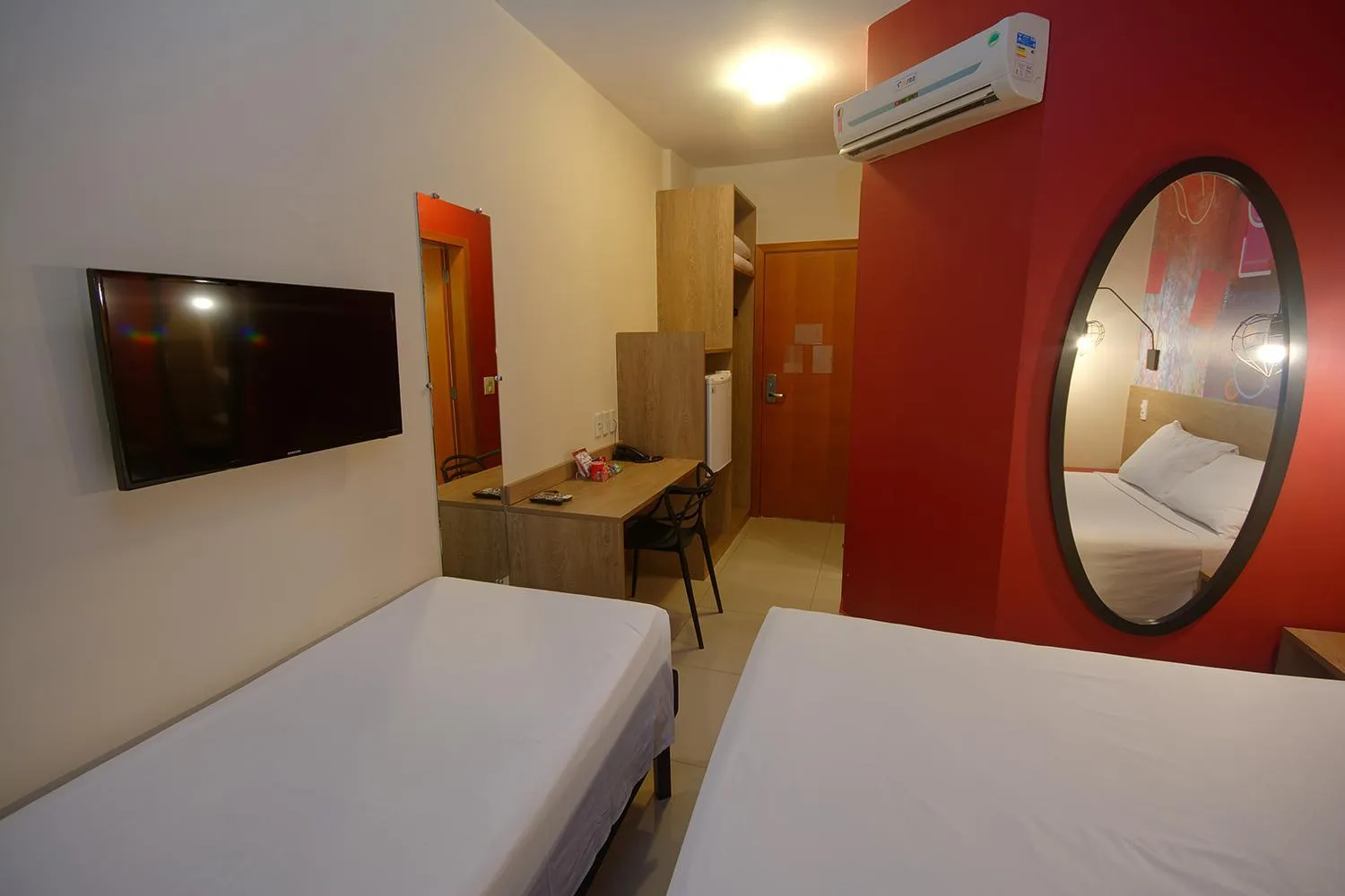 Photo of the whole room, Bed in Golden Tower Express Franca by Fênix Hotéis