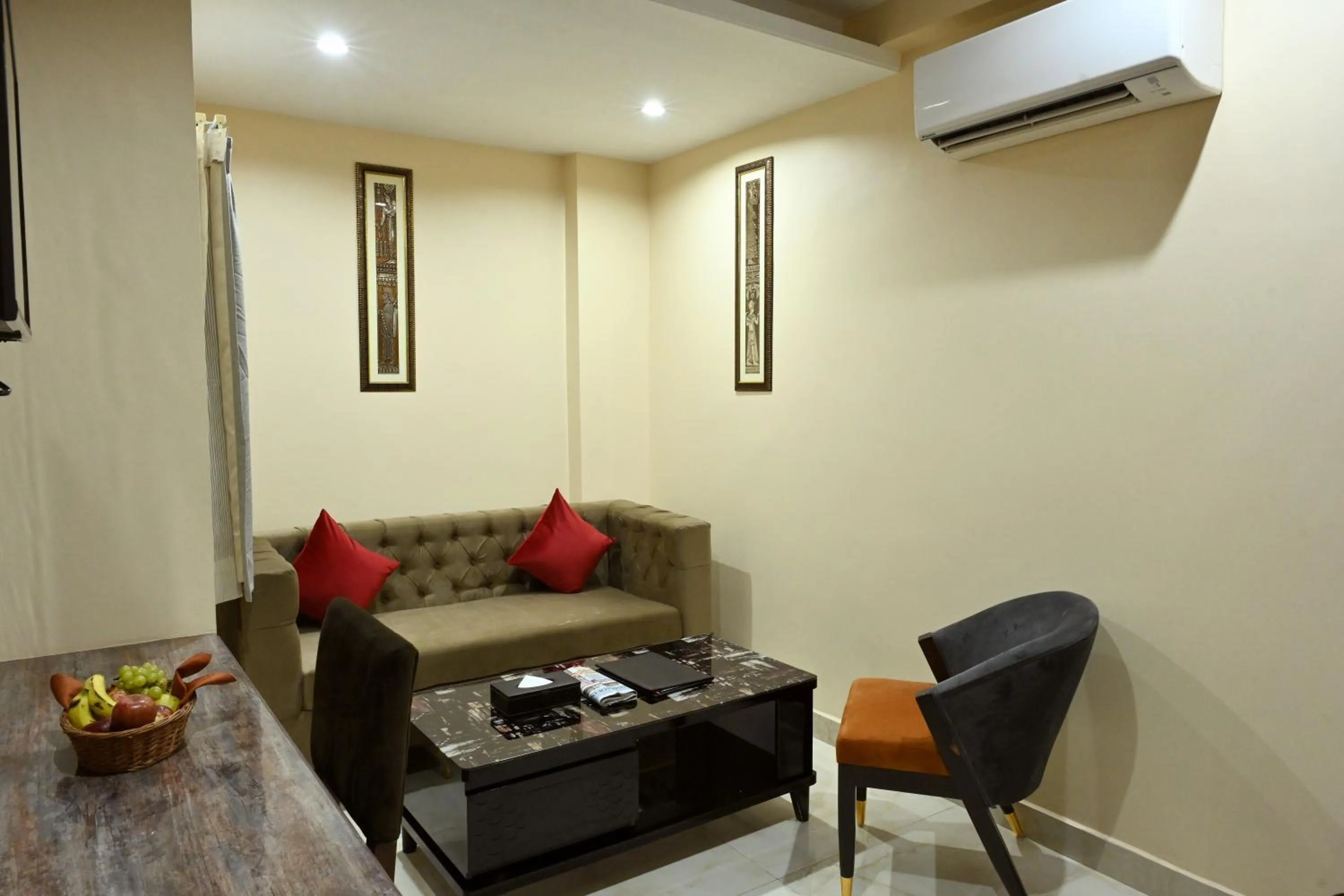 Communal lounge/ TV room in Hotel Trax International