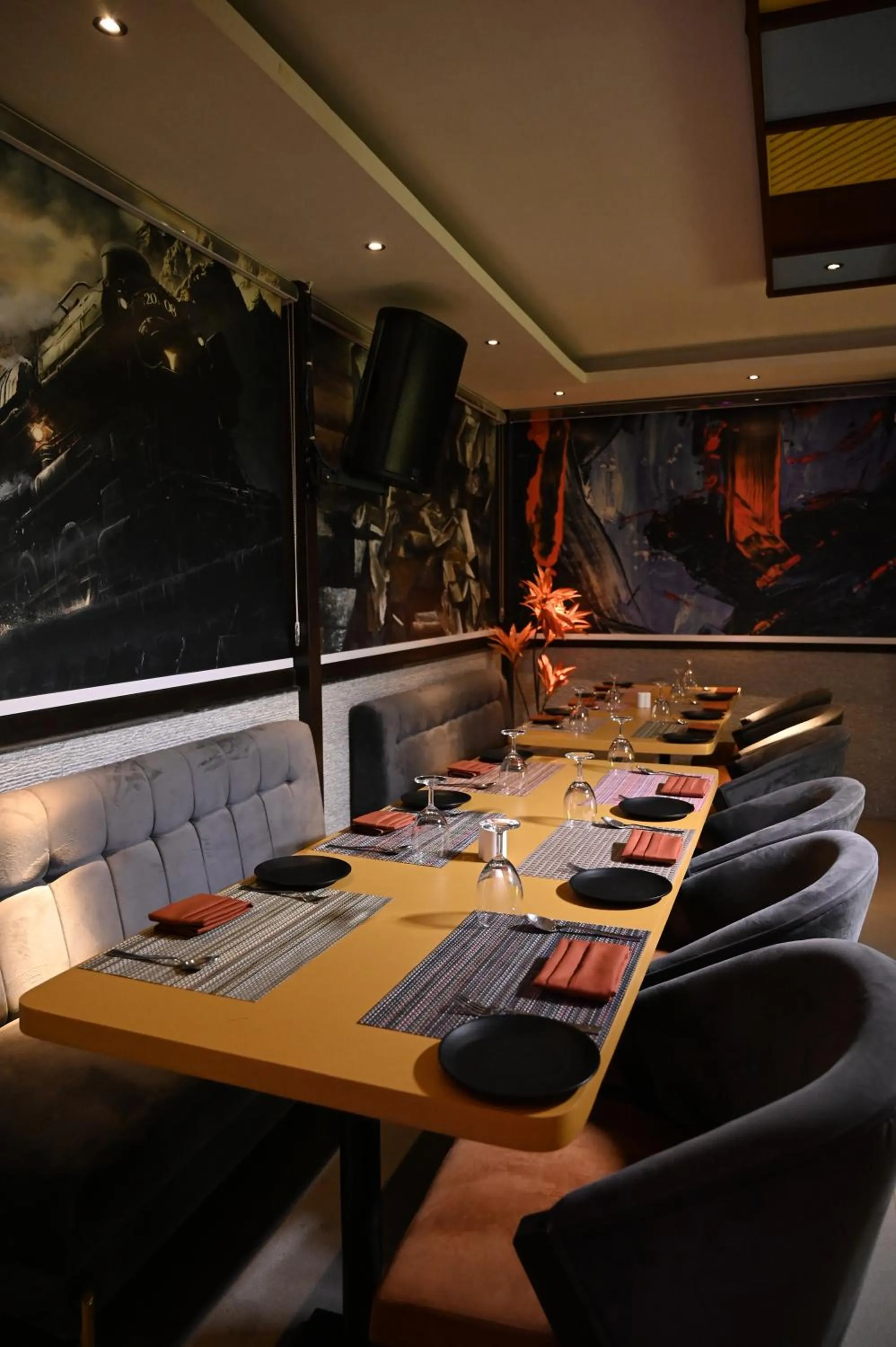 Restaurant/places to eat in Hotel Trax International