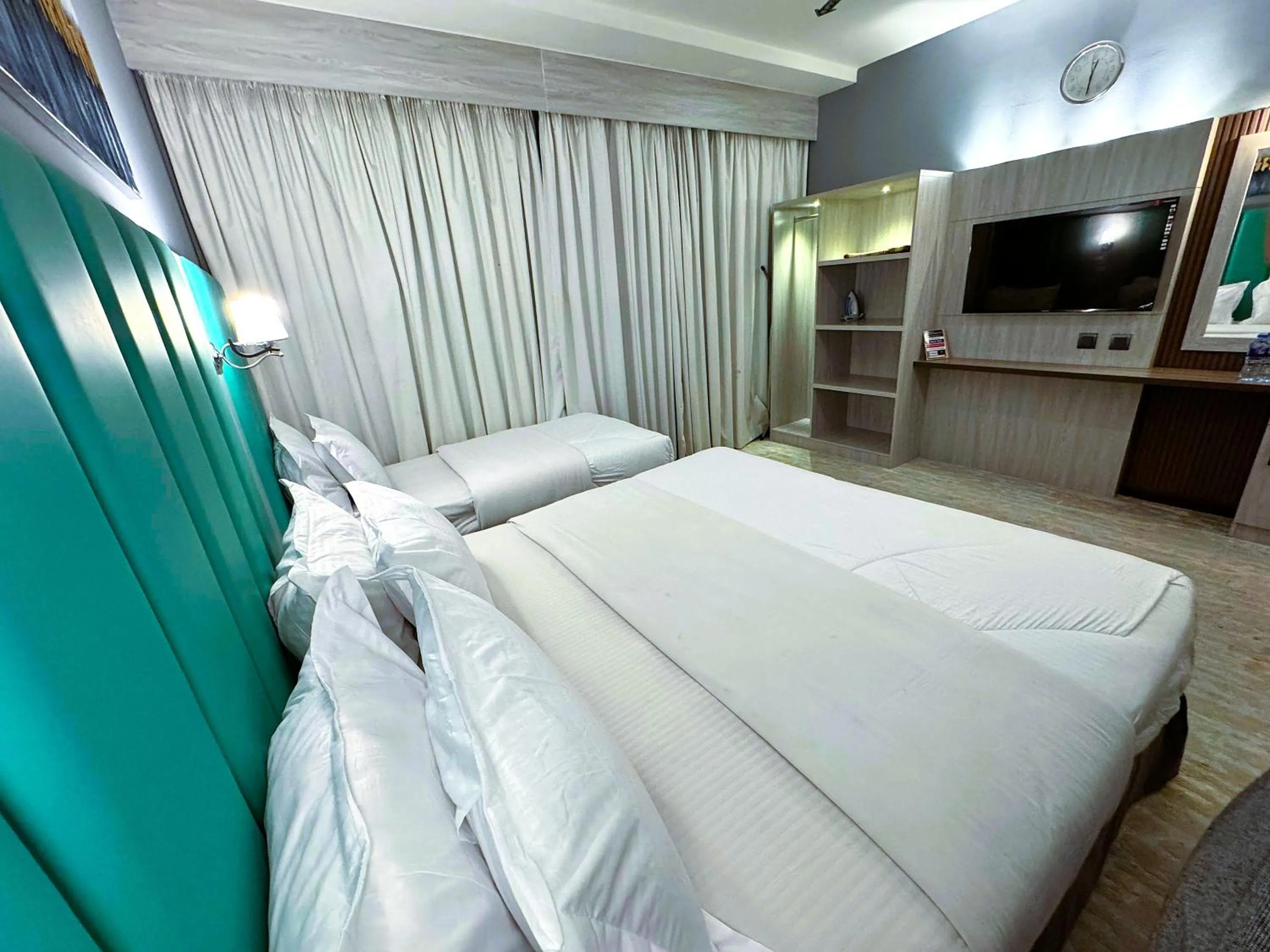 TV and multimedia, Bed in Hafez Hotel Apartments - Al Ras Metro Station