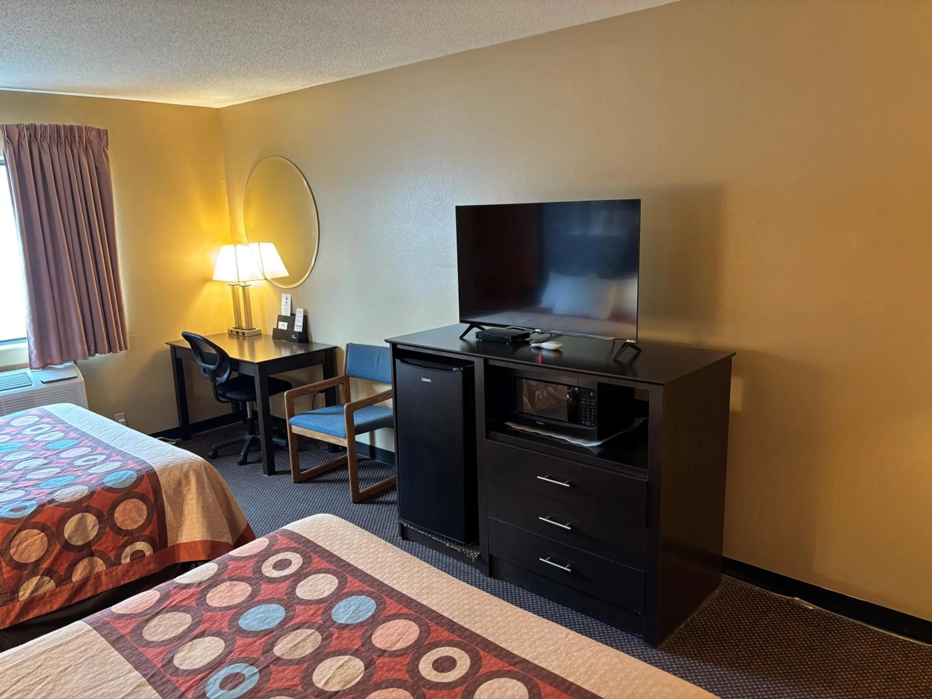 Bed in Super 8 by Wyndham Du Quoin