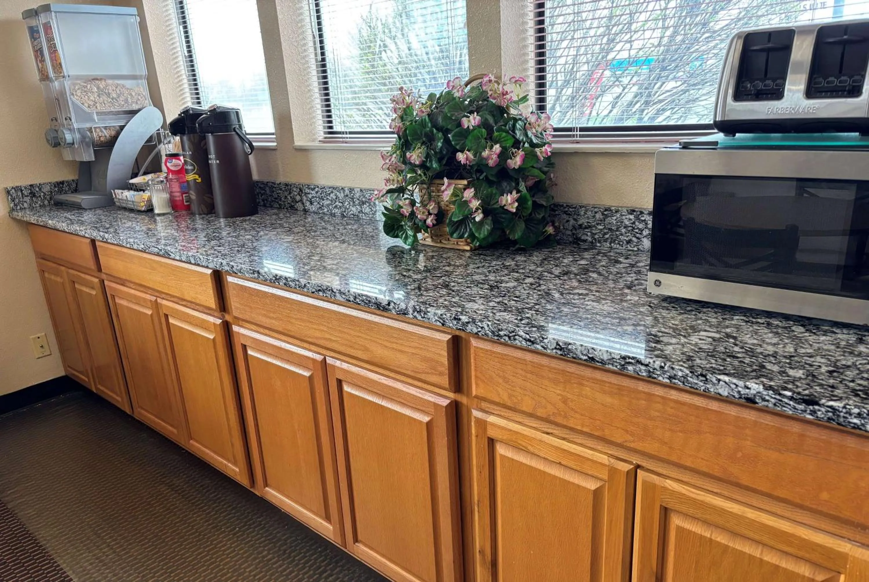 Property building in Super 8 by Wyndham Du Quoin