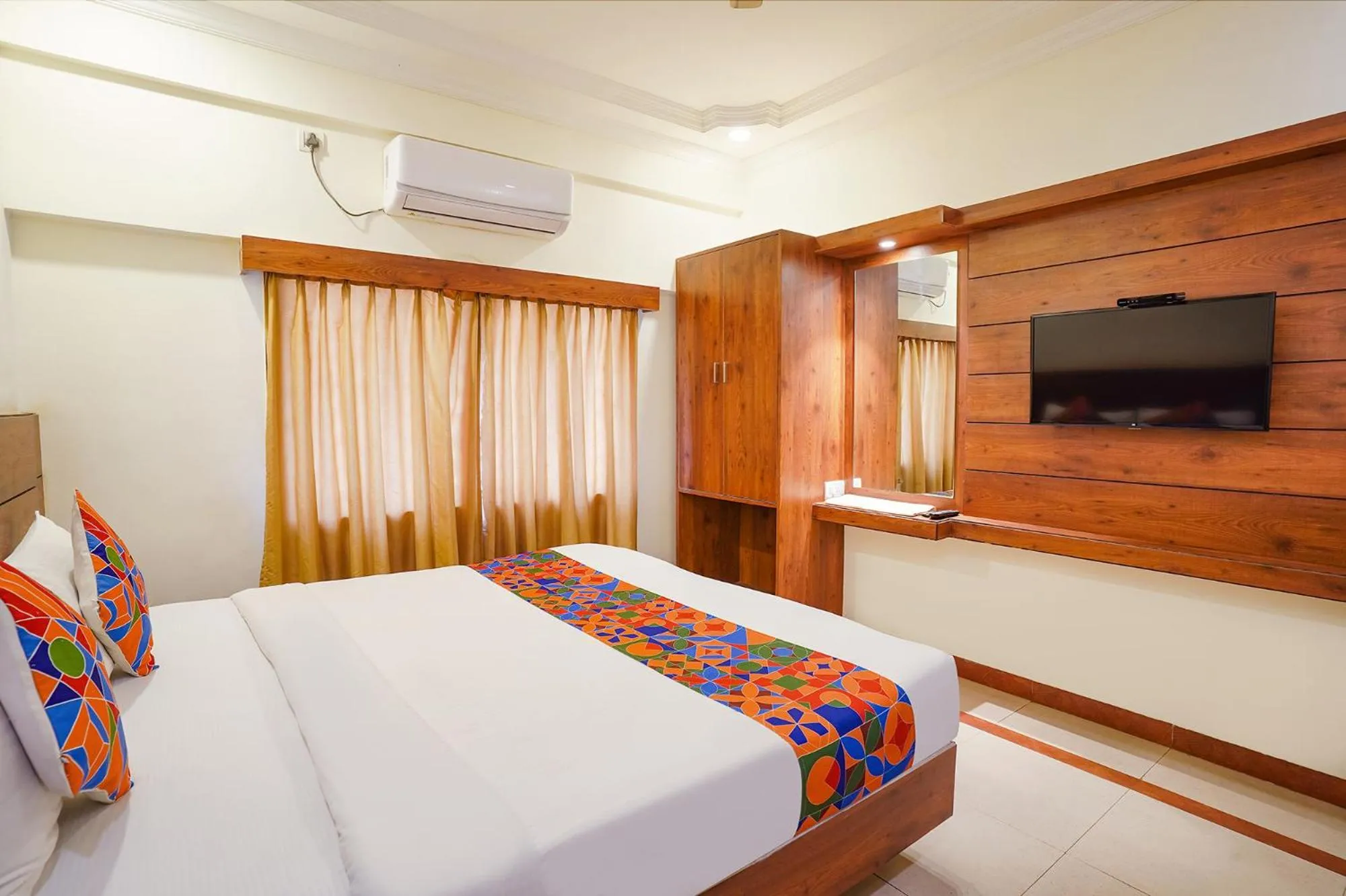 Bed in FabHotel Savi Inn - Nr Mantri Square Mall