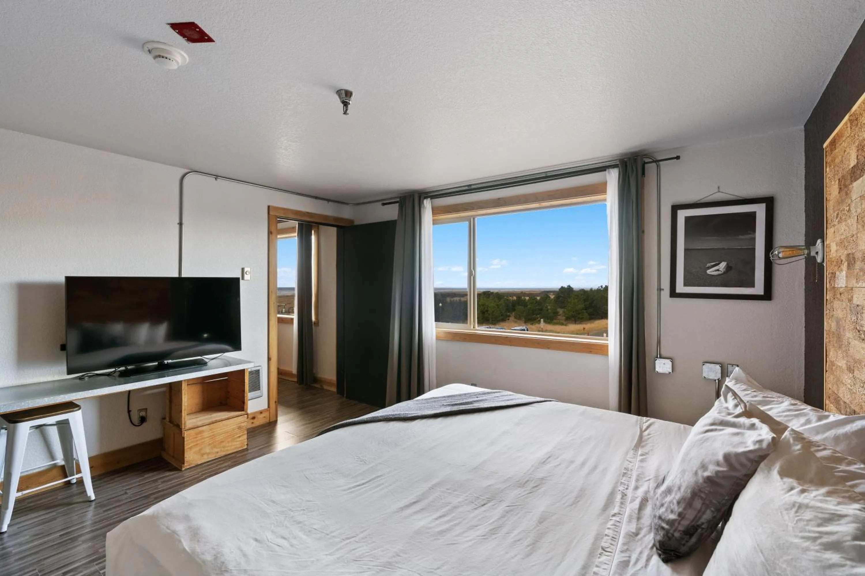 Bedroom, Bed in Adrift Hotel