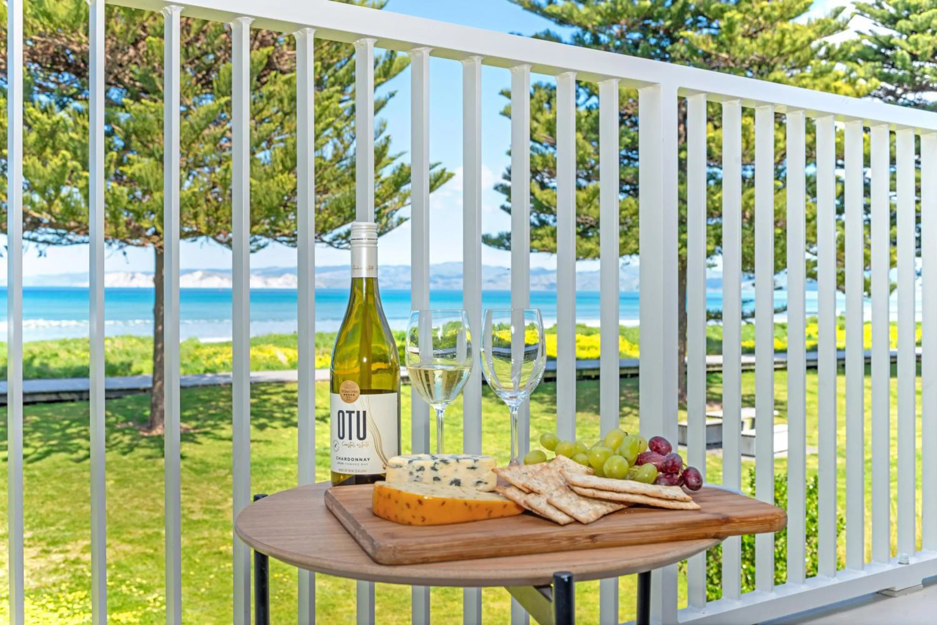 Whispering Sands Beachfront Motel