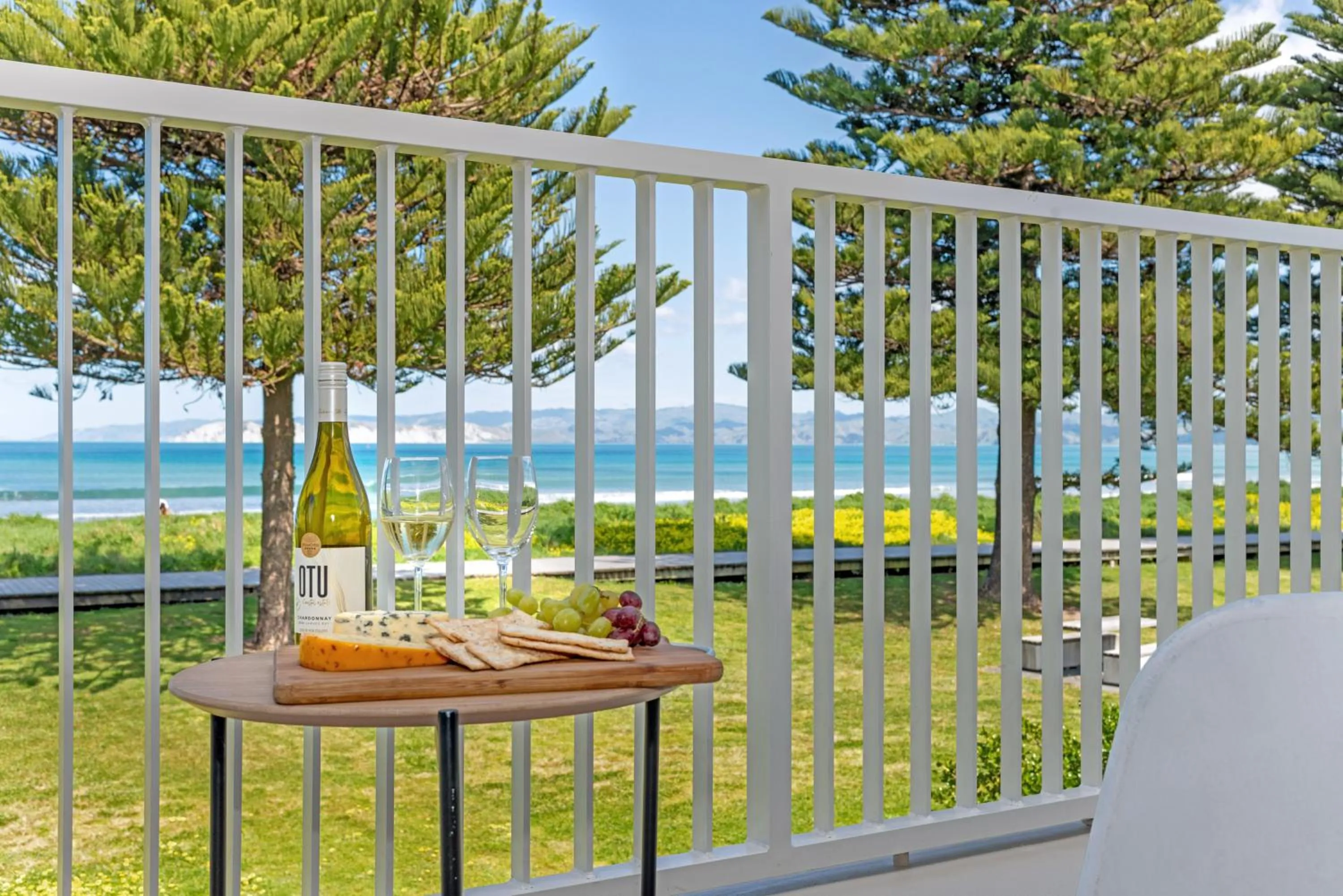 Whispering Sands Beachfront Motel