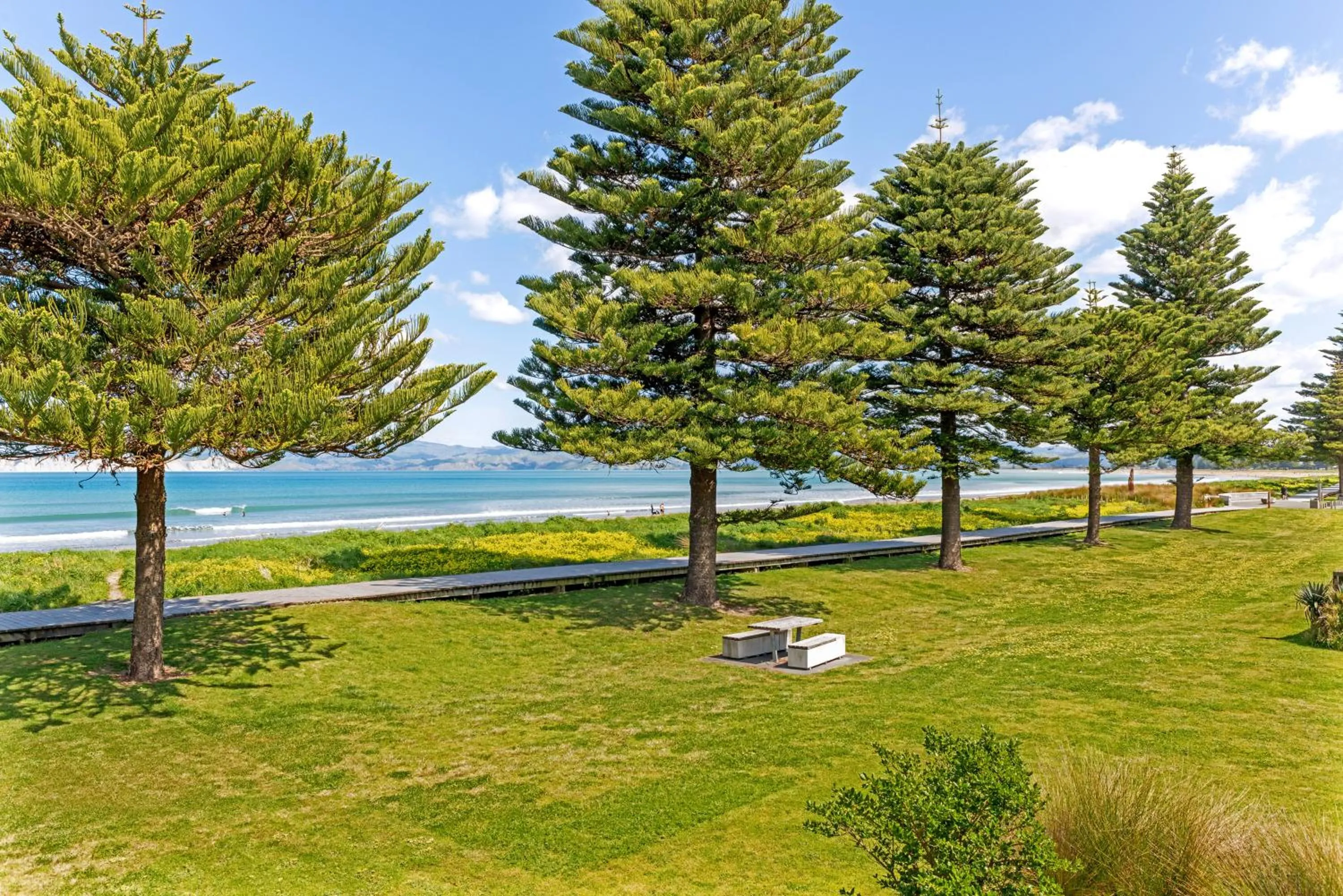 Whispering Sands Beachfront Motel