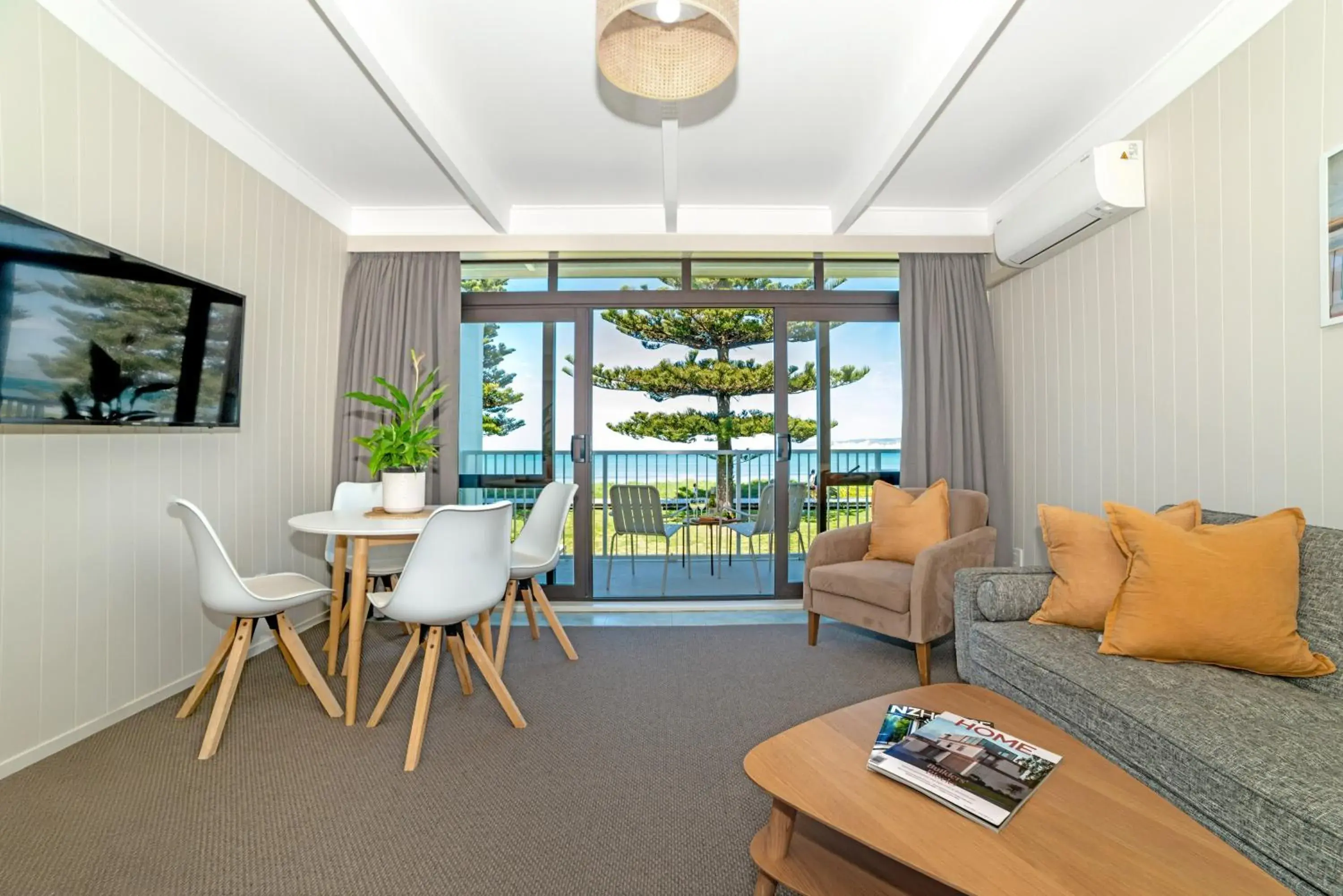 Apartment with Balcony in Whispering Sands Beachfront Motel Apartment with Balcony in Whispering Sands Beachfront Motel