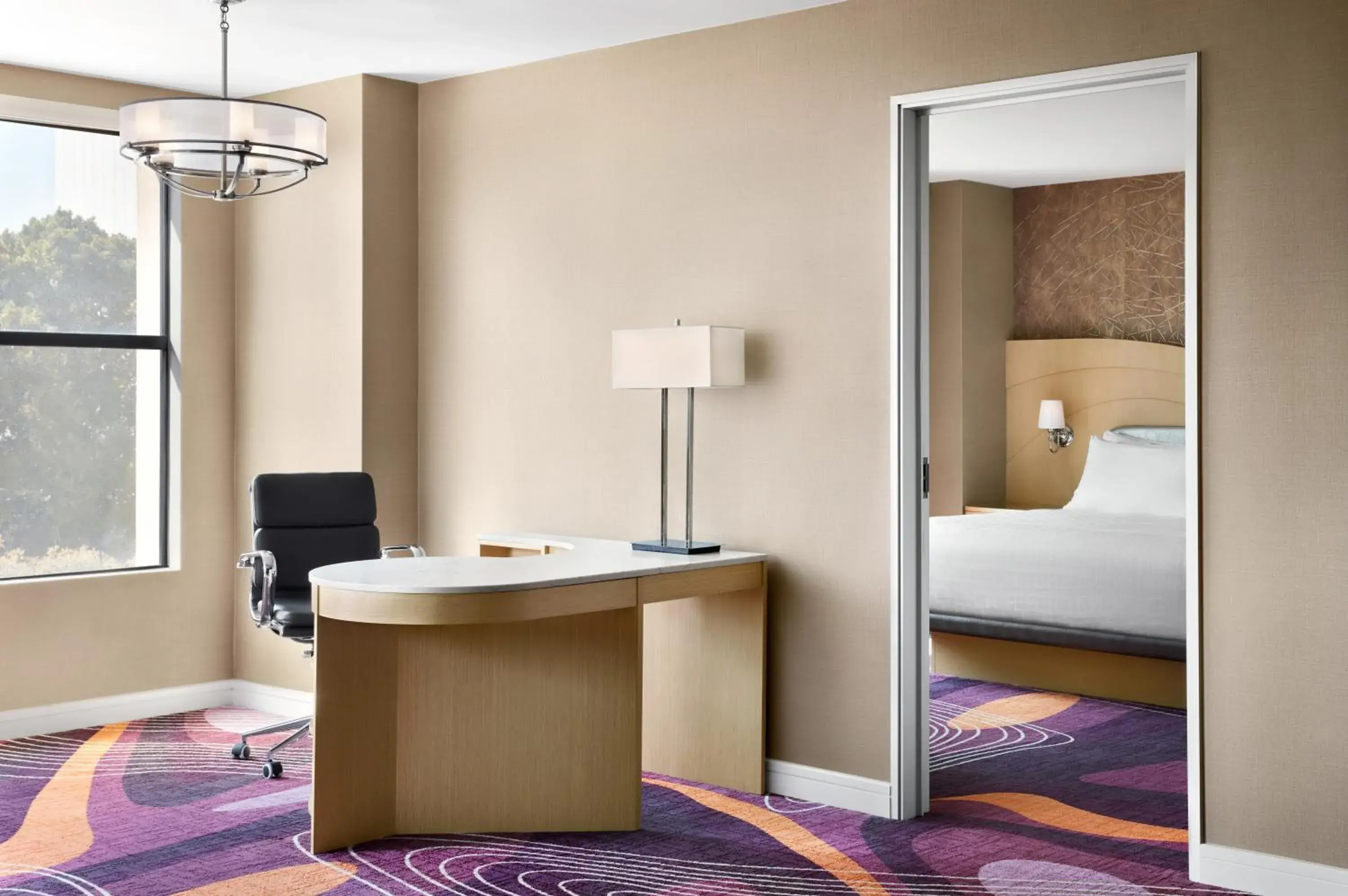 King Room - Disability Access in Pasadena Hotel & Pool King Room - Disability Access in Pasadena Hotel & Pool