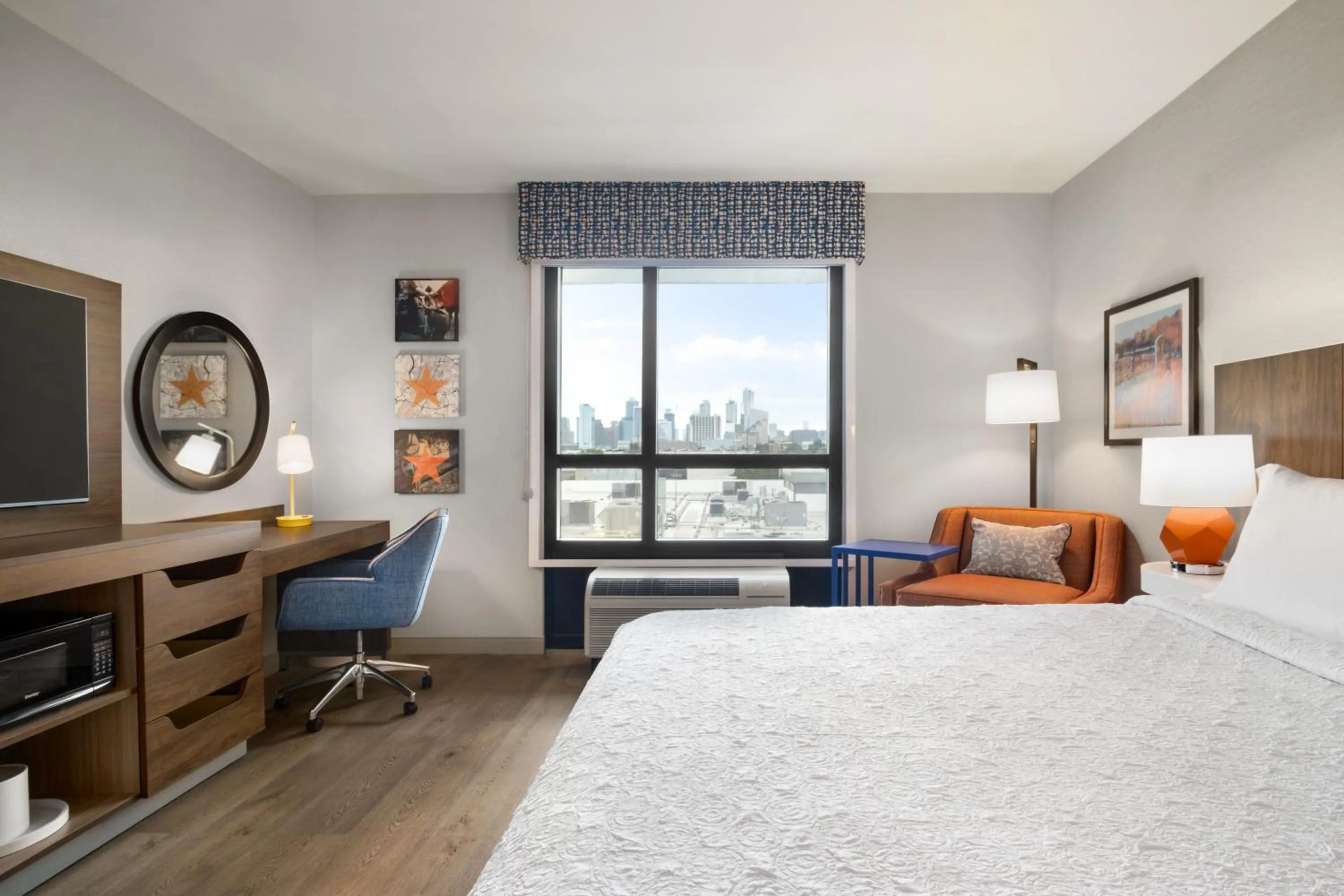 Bedroom, Bed in Hampton Inn Austin East Side 5th Street