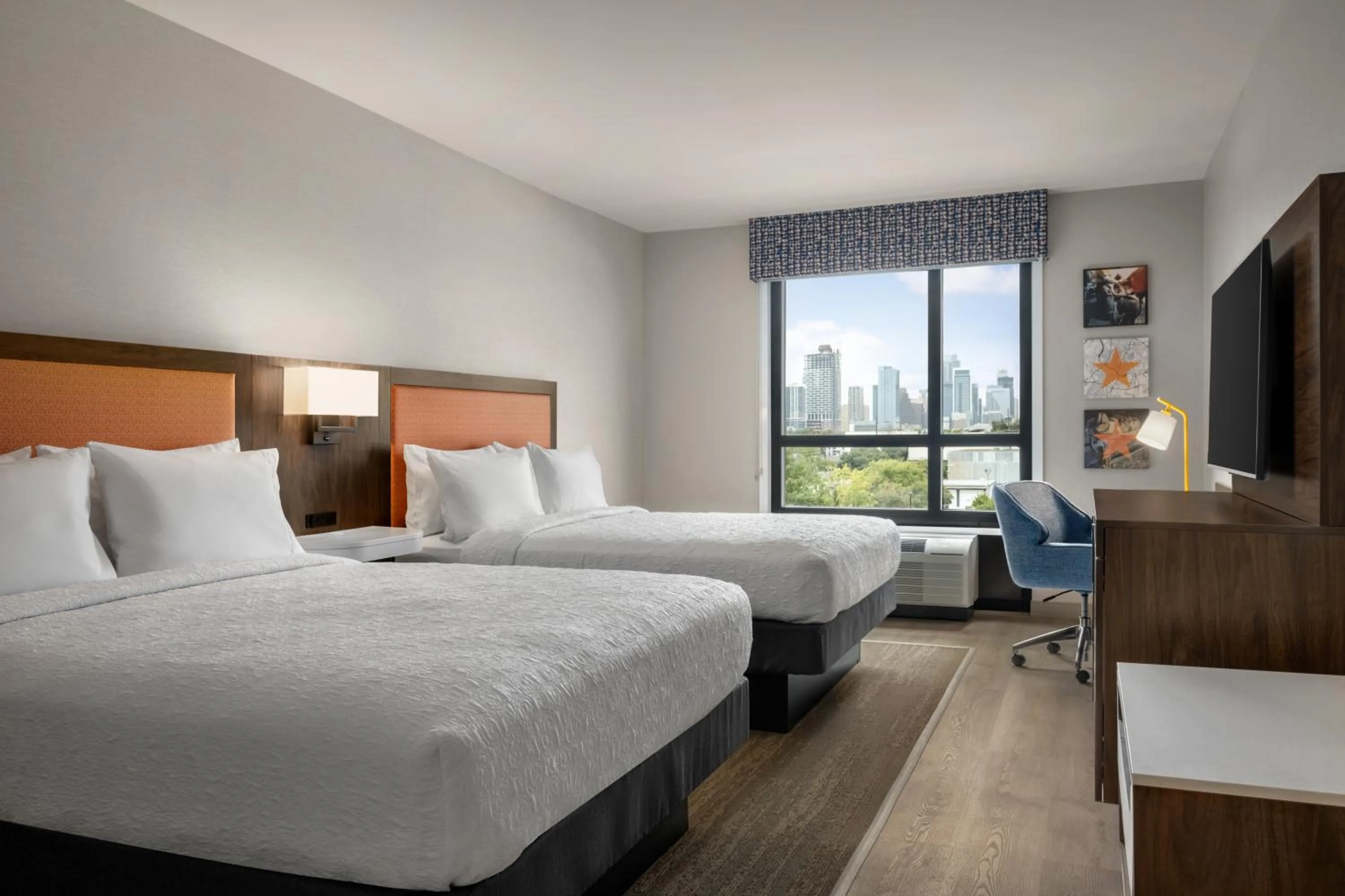 Bedroom, Bed in Hampton Inn Austin East Side 5th Street