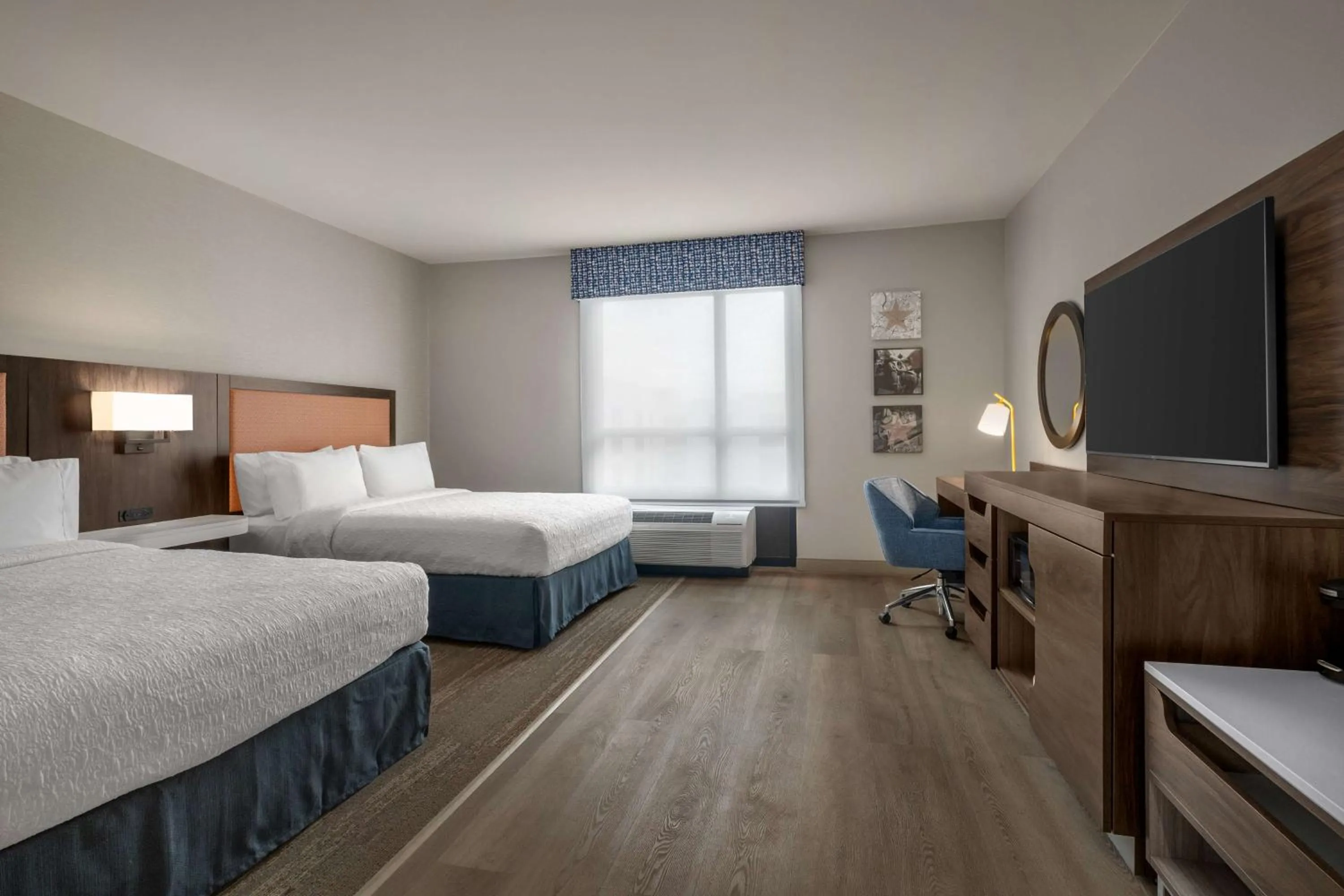 Bedroom, Bed in Hampton Inn Austin East Side 5th Street