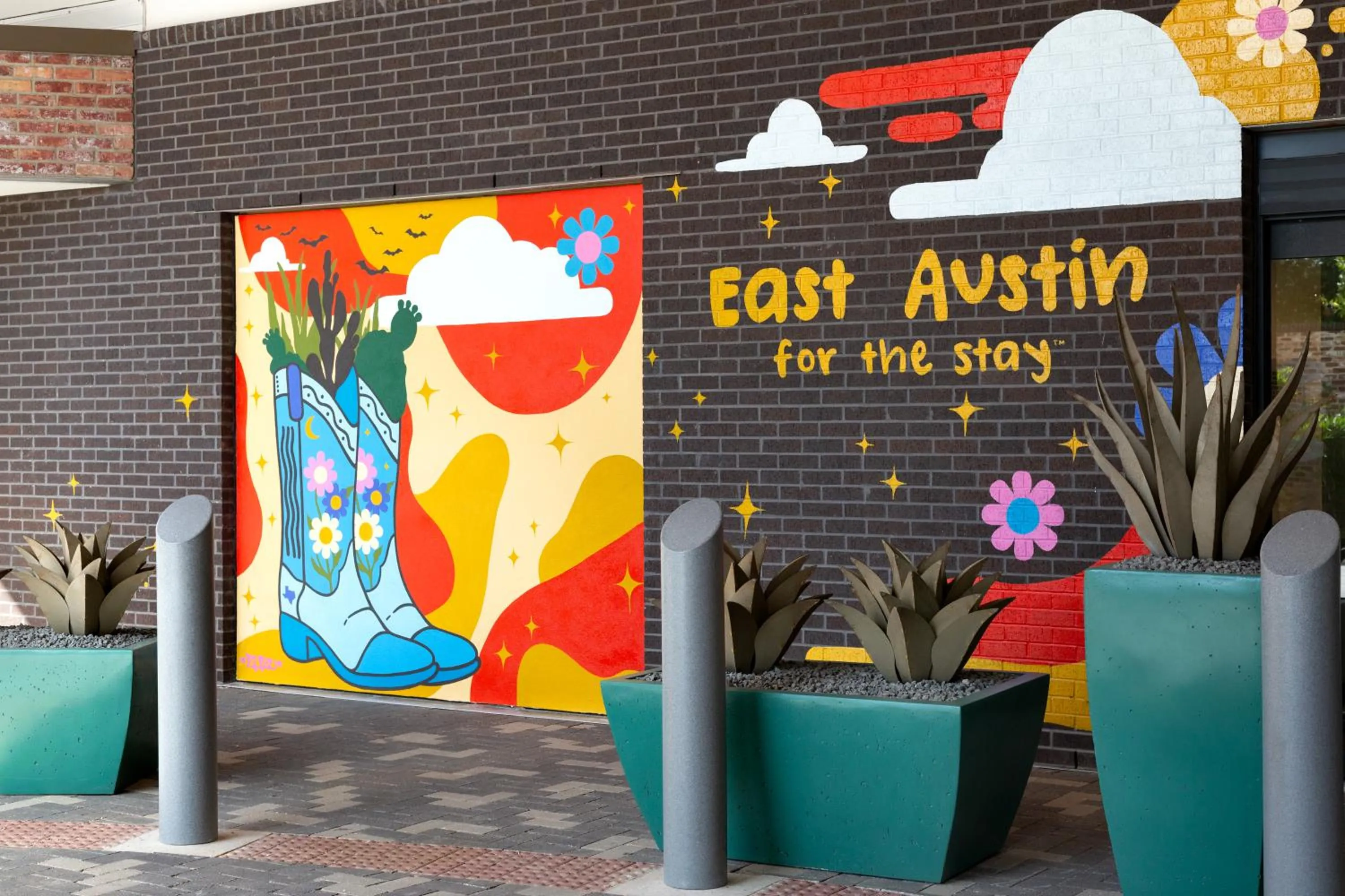 Property building in Hampton Inn Austin East Side 5th Street